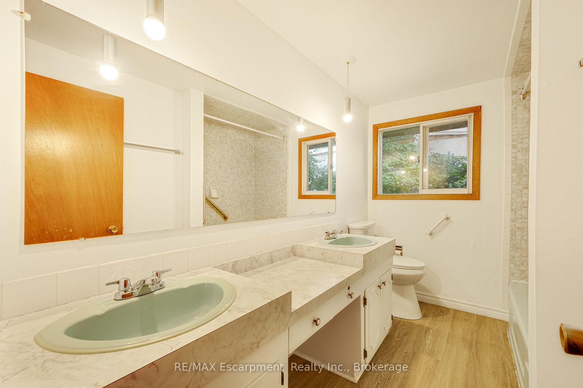 Photo 12 of 326 Walkers Line, Burlington, Roseland — HOMEH