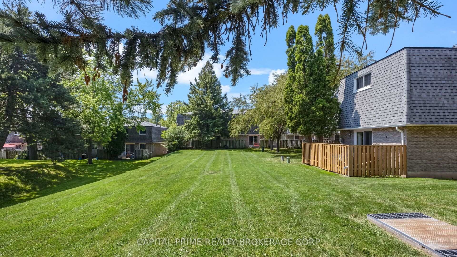 Photo 32 of Unit 36, 250 Bridletowne Circle, Scarborough, L'Amoreaux — HOMEH
