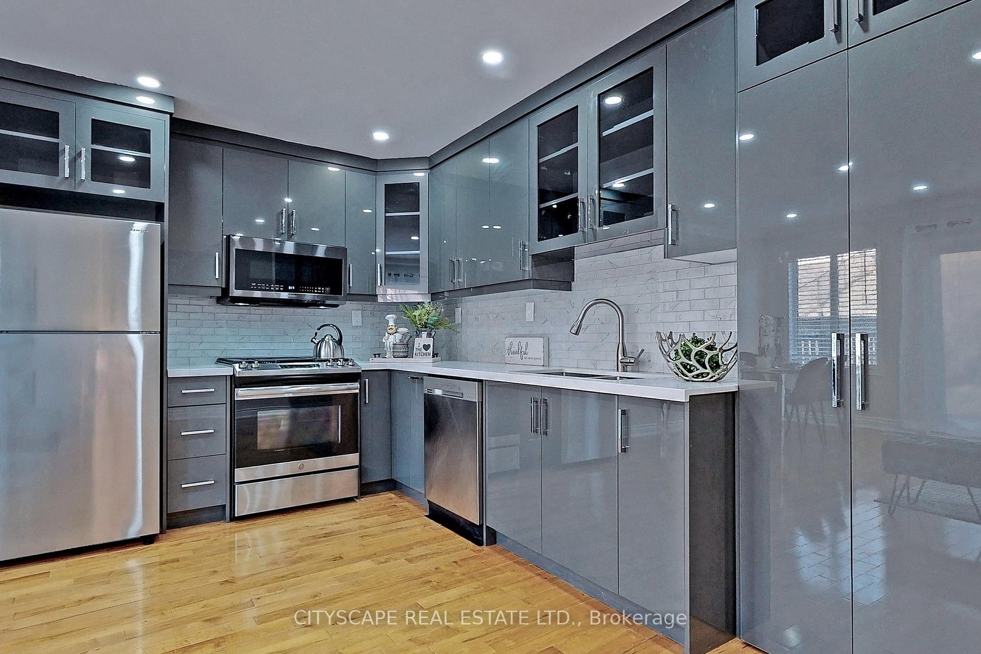 Photo 7 of 343 Wildgrass Road, Mississauga, Cooksville — HOMEH