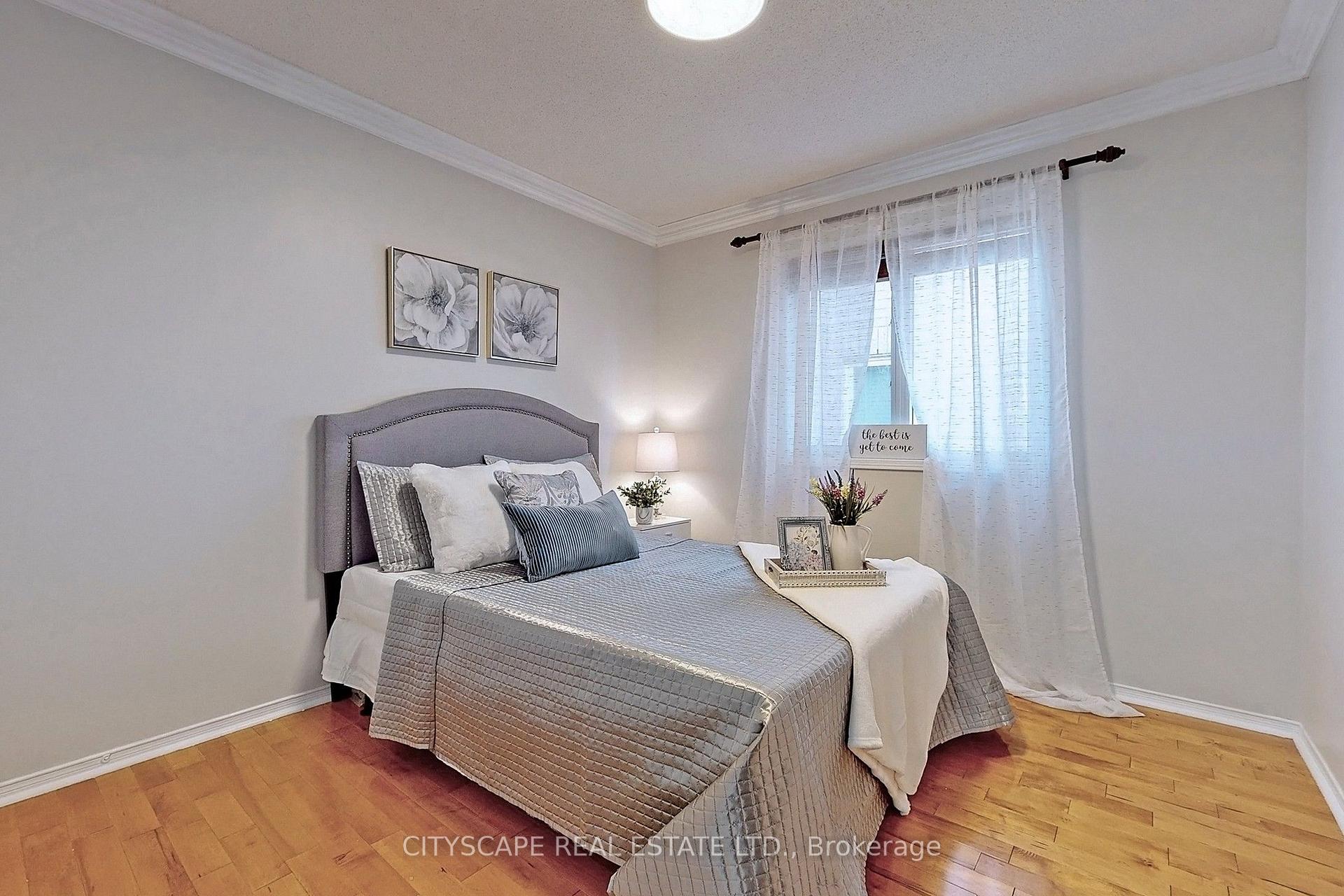 Photo 13 of 343 Wildgrass Road, Mississauga, Cooksville — HOMEH