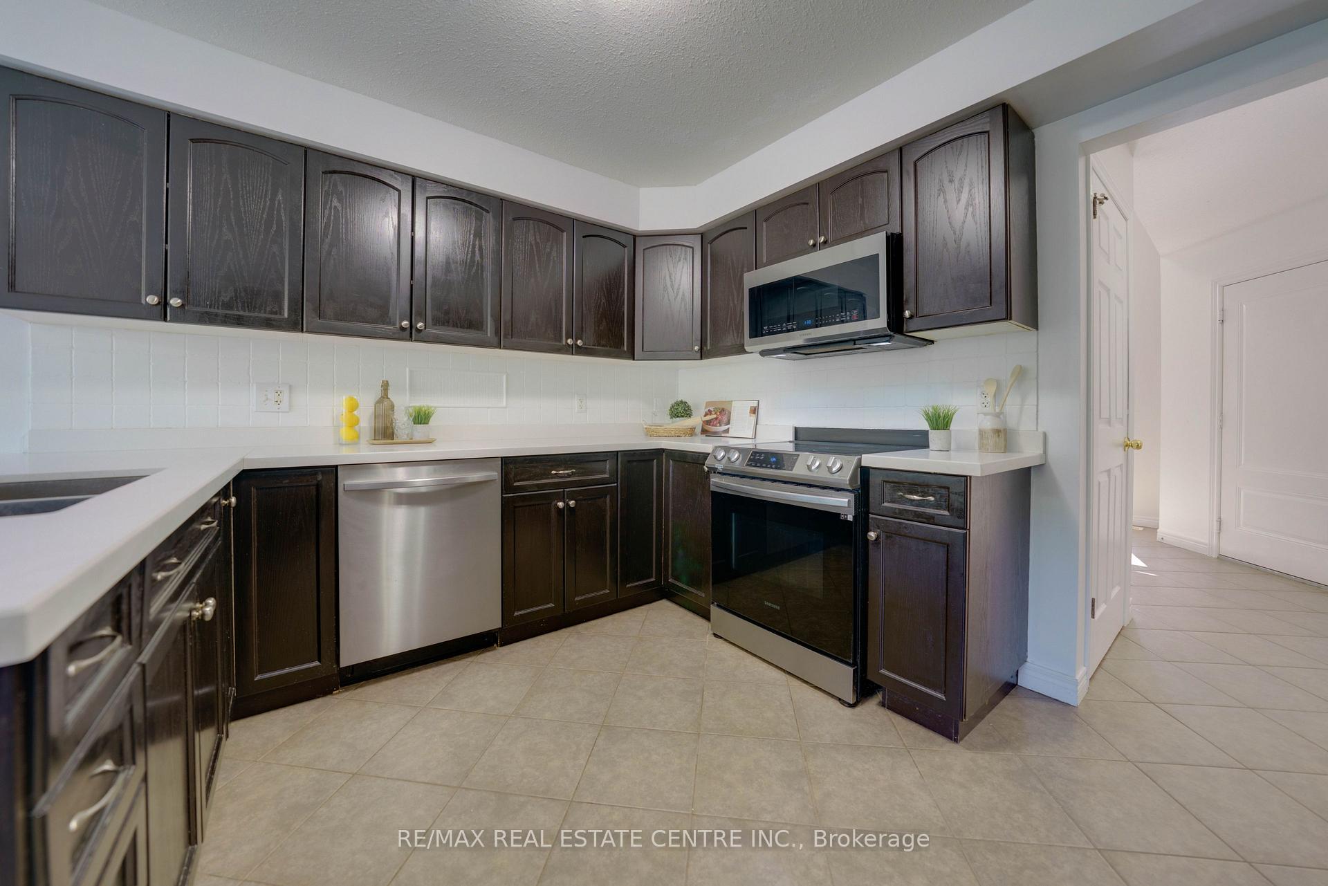 Photo 12 of 49 Creekside Dr, Guelph, Grange Road — HOMEH