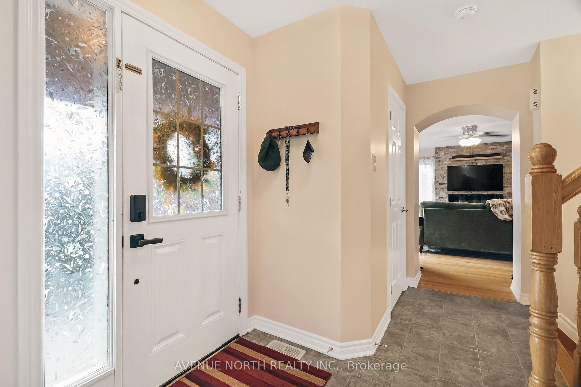 Photo 4 of 400 Meadowhawk Crescent, Ottawa, Barrhaven - Half Moon Bay — HOMEH