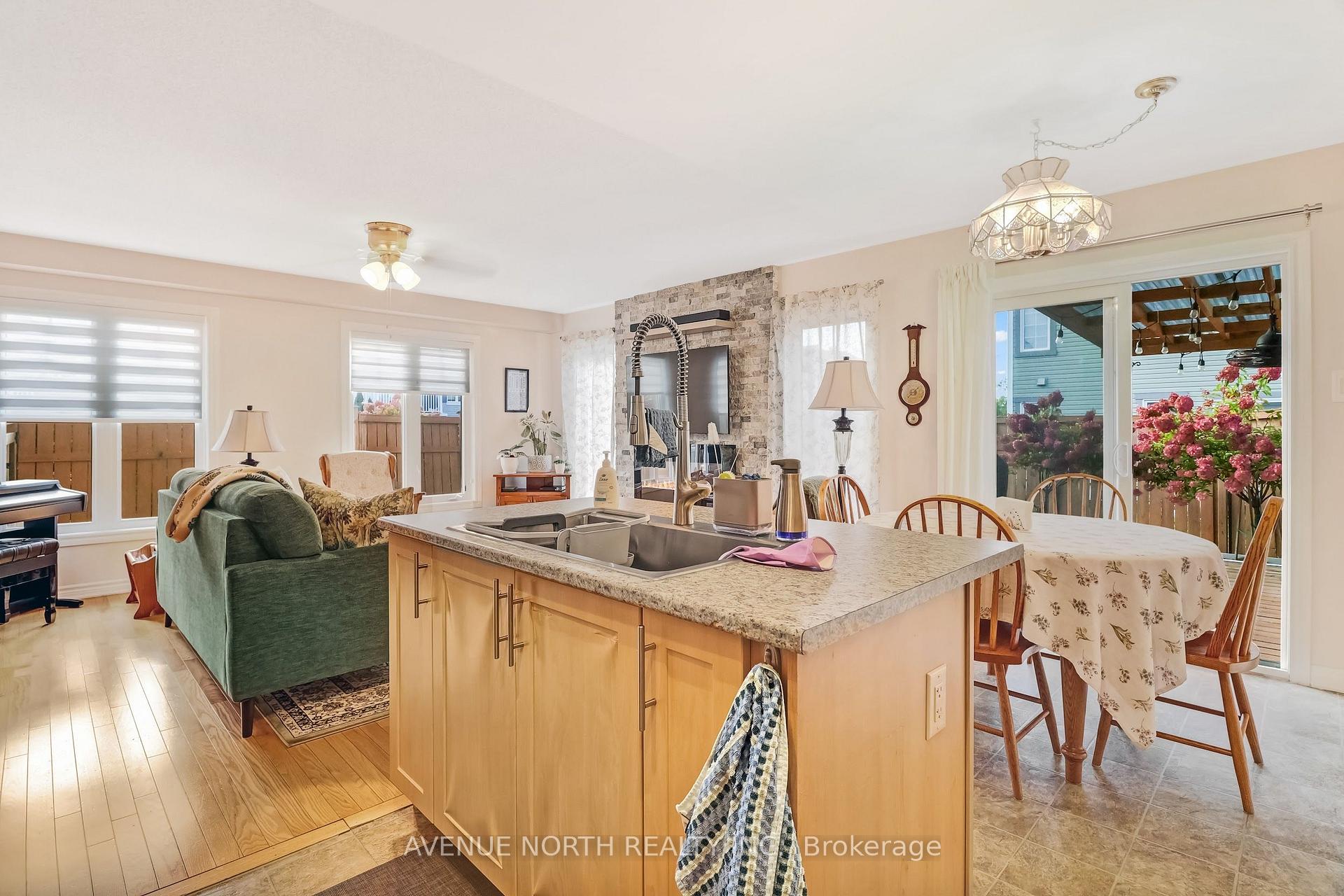 Photo 10 of 400 Meadowhawk Crescent, Ottawa, Barrhaven - Half Moon Bay — HOMEH