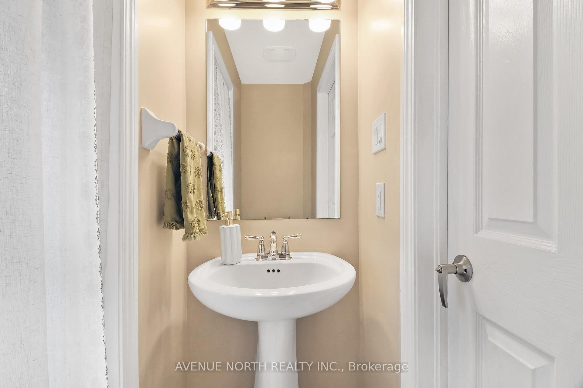 Photo 13 of 400 Meadowhawk Crescent, Ottawa, Barrhaven - Half Moon Bay — HOMEH