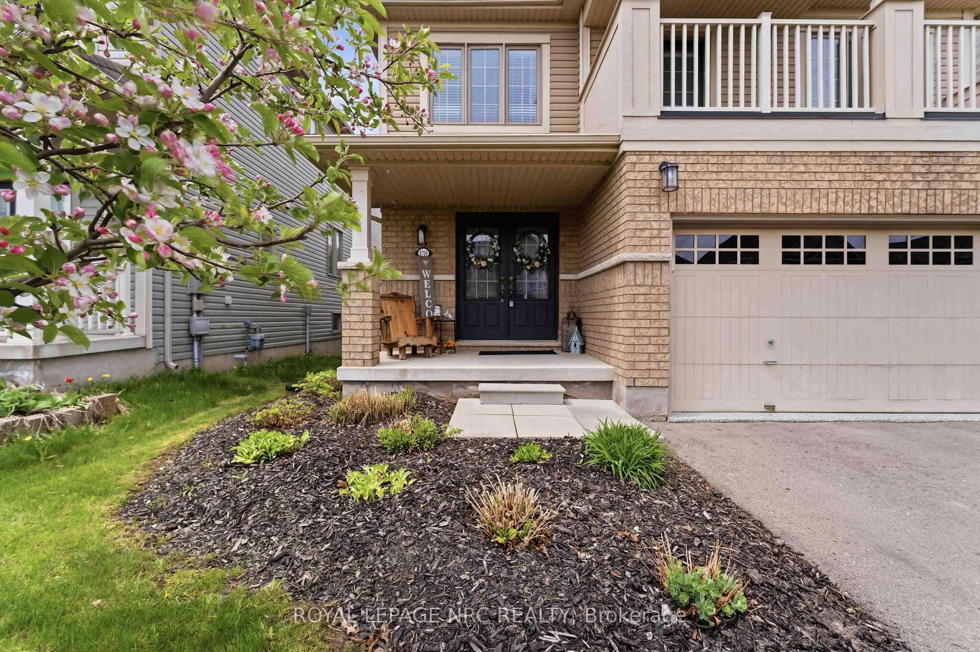 Photo 2 of 8769 Dogwood Crescent, Niagara Falls, Brown — HOMEH