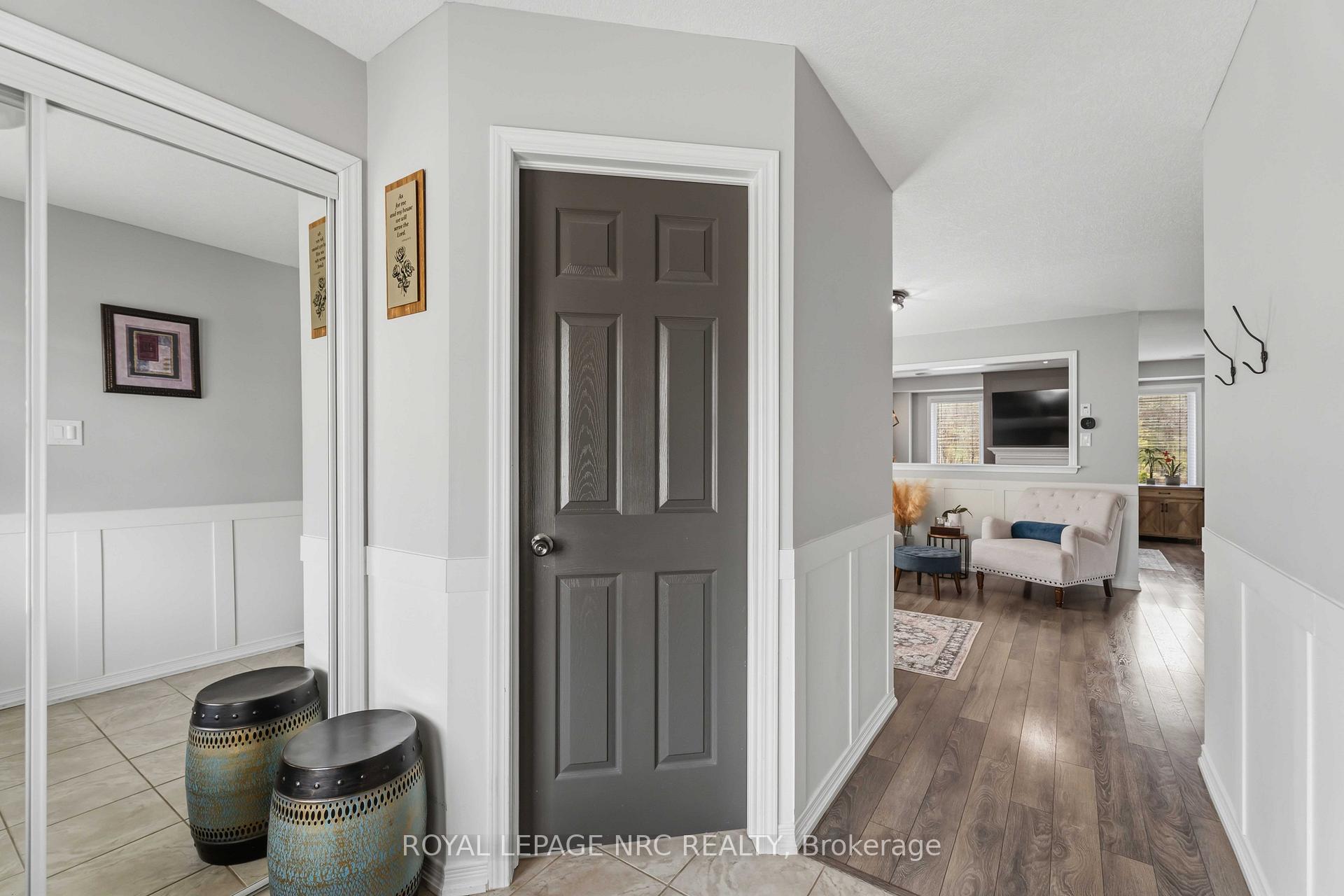 Photo 4 of 8769 Dogwood Crescent, Niagara Falls, Brown — HOMEH