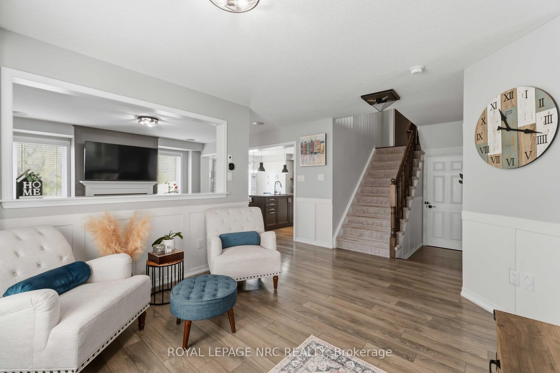 Photo 8 of 8769 Dogwood Crescent, Niagara Falls, Brown — HOMEH