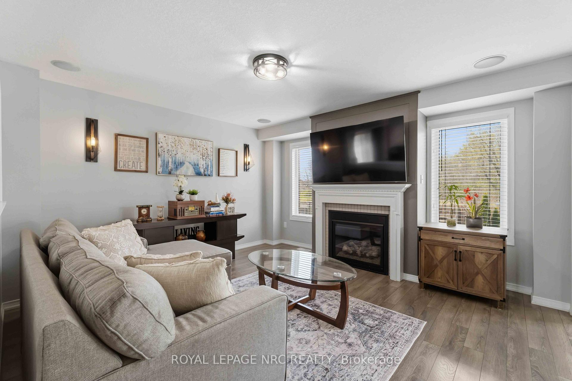 Photo 9 of 8769 Dogwood Crescent, Niagara Falls, Brown — HOMEH
