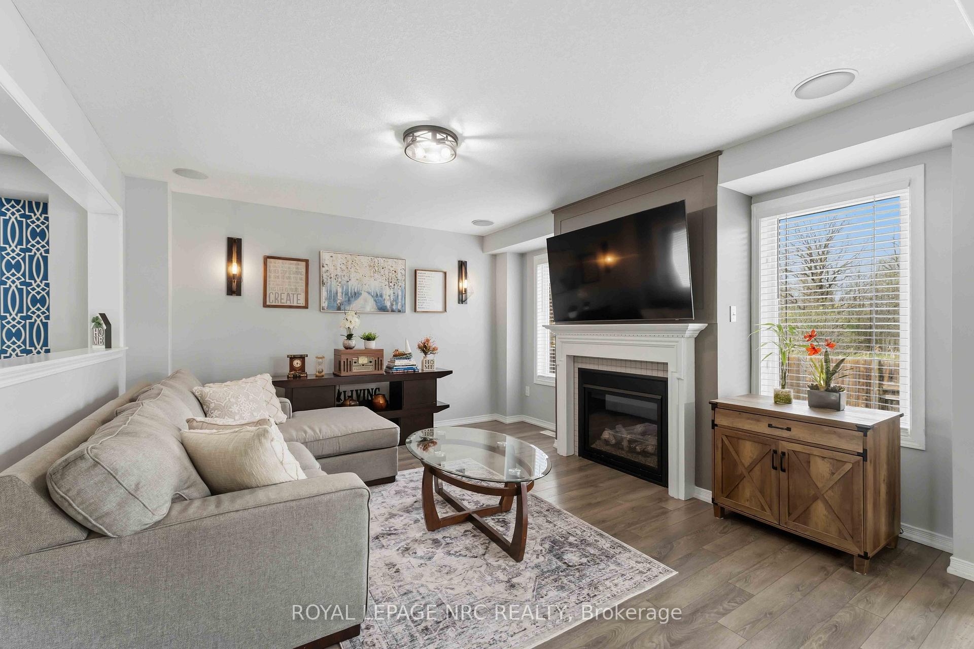 Photo 10 of 8769 Dogwood Crescent, Niagara Falls, Brown — HOMEH