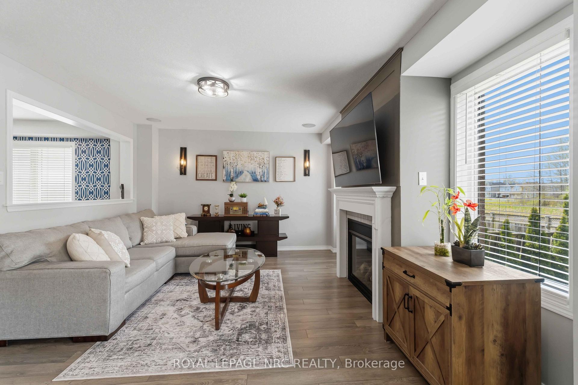 Photo 12 of 8769 Dogwood Crescent, Niagara Falls, Brown — HOMEH