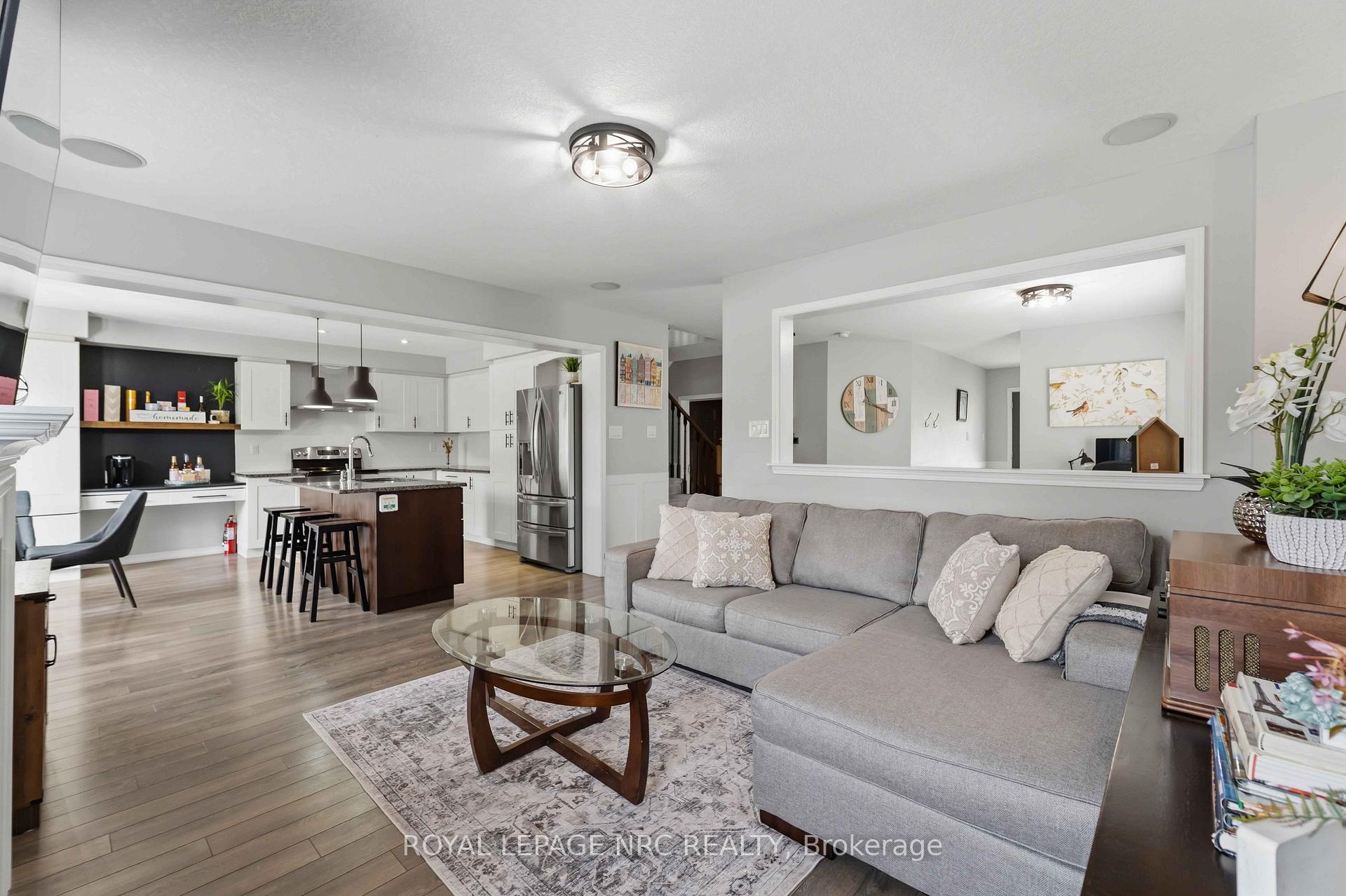 Photo 13 of 8769 Dogwood Crescent, Niagara Falls, Brown — HOMEH