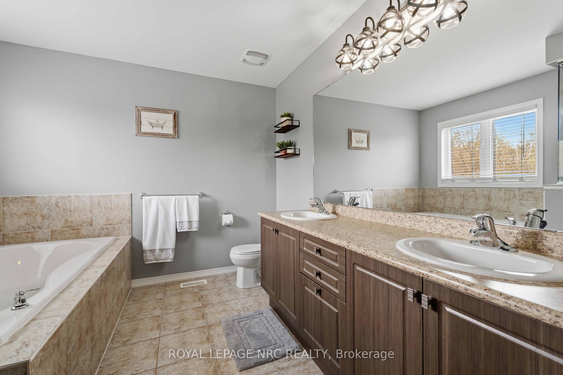 Photo 25 of 8769 Dogwood Crescent, Niagara Falls, Brown — HOMEH