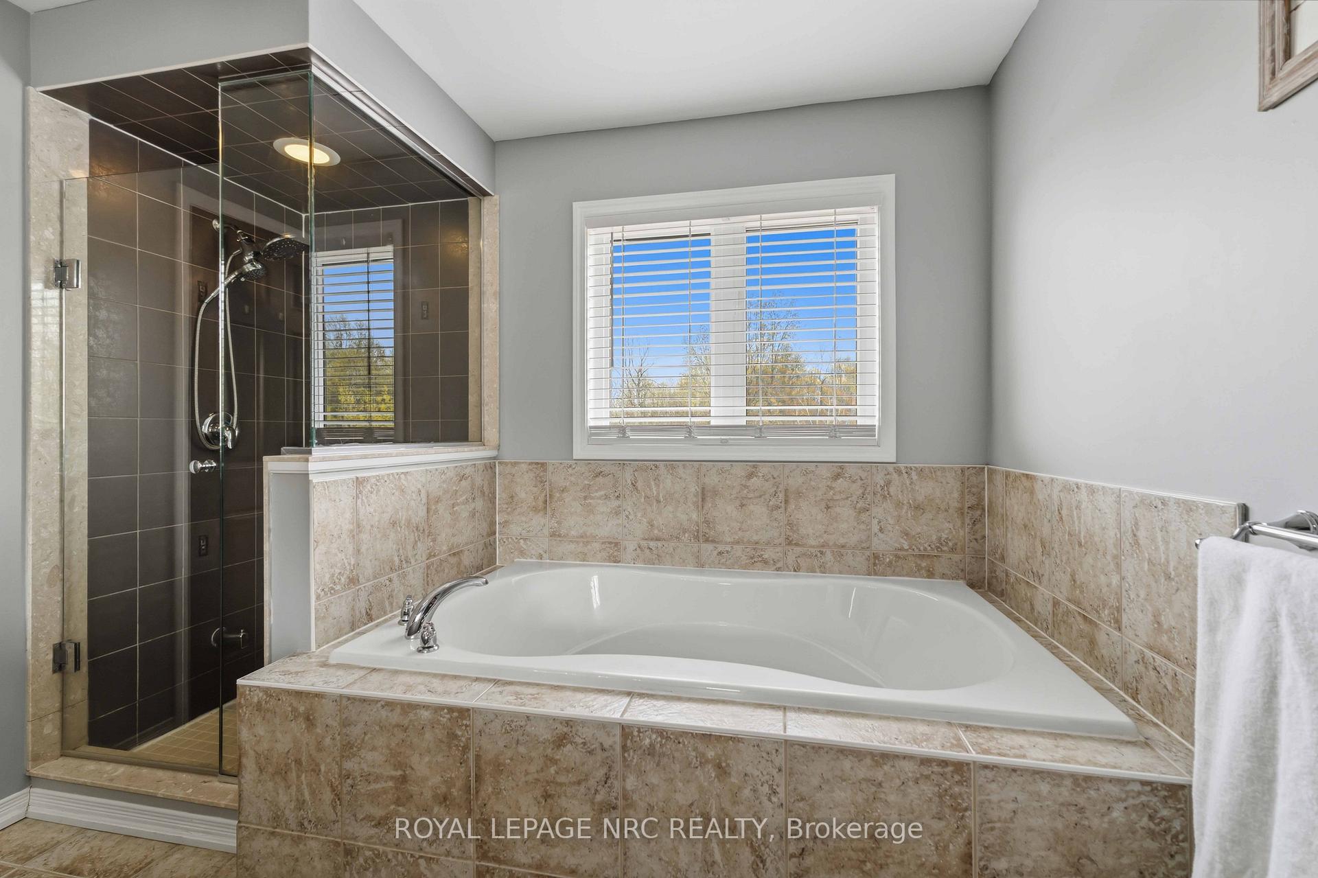 Photo 26 of 8769 Dogwood Crescent, Niagara Falls, Brown — HOMEH