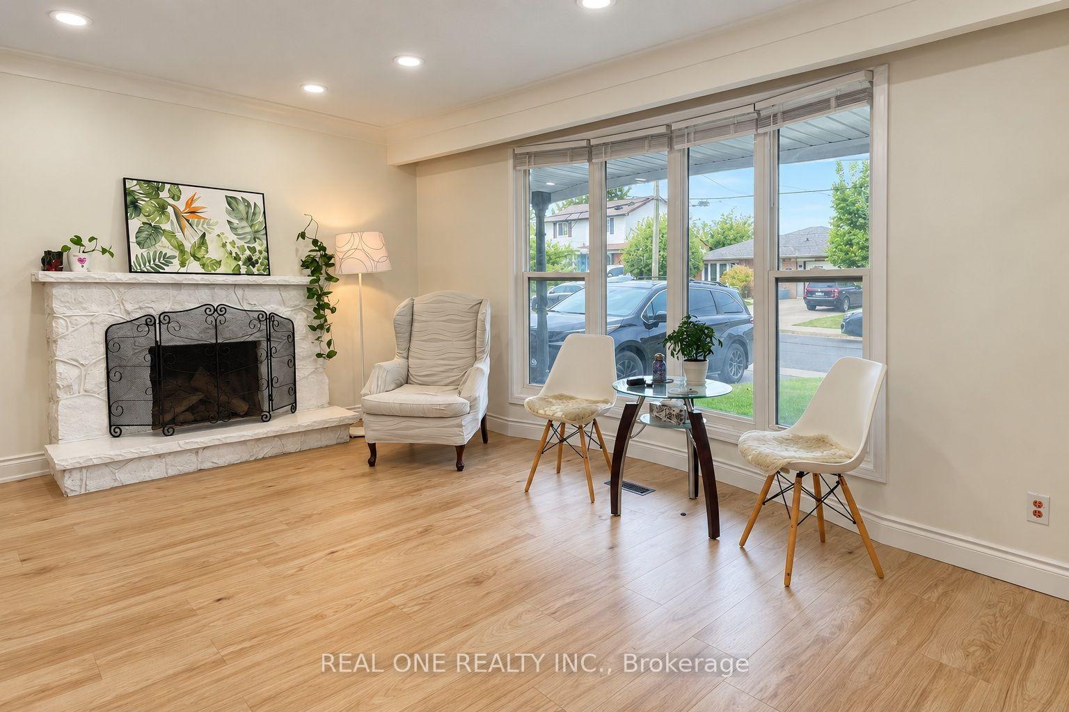 Photo 4 of Unit Upper, 41 Marlowe Drive, Hamilton, Rolston — HOMEH