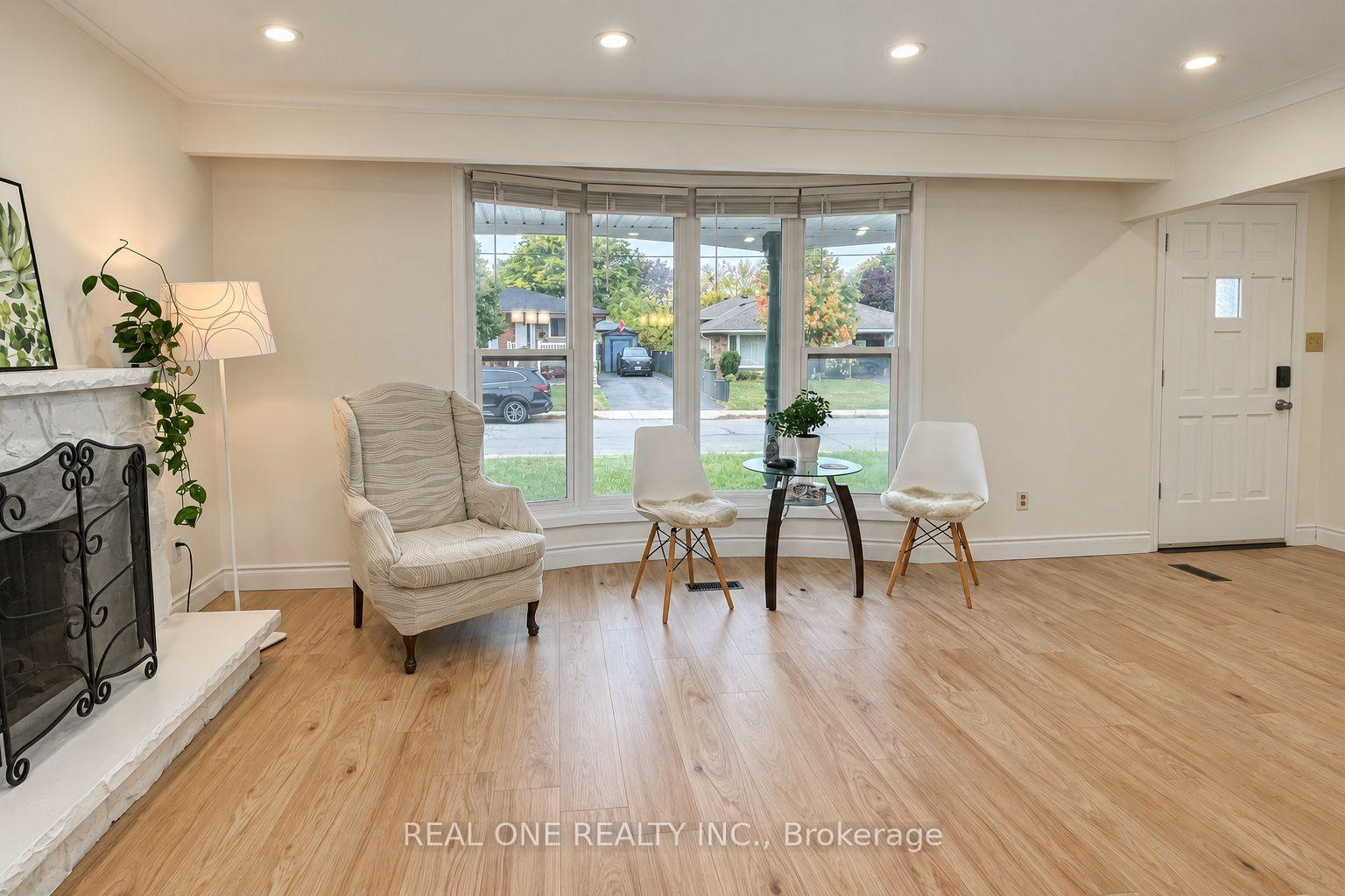 Photo 5 of Unit Upper, 41 Marlowe Drive, Hamilton, Rolston — HOMEH