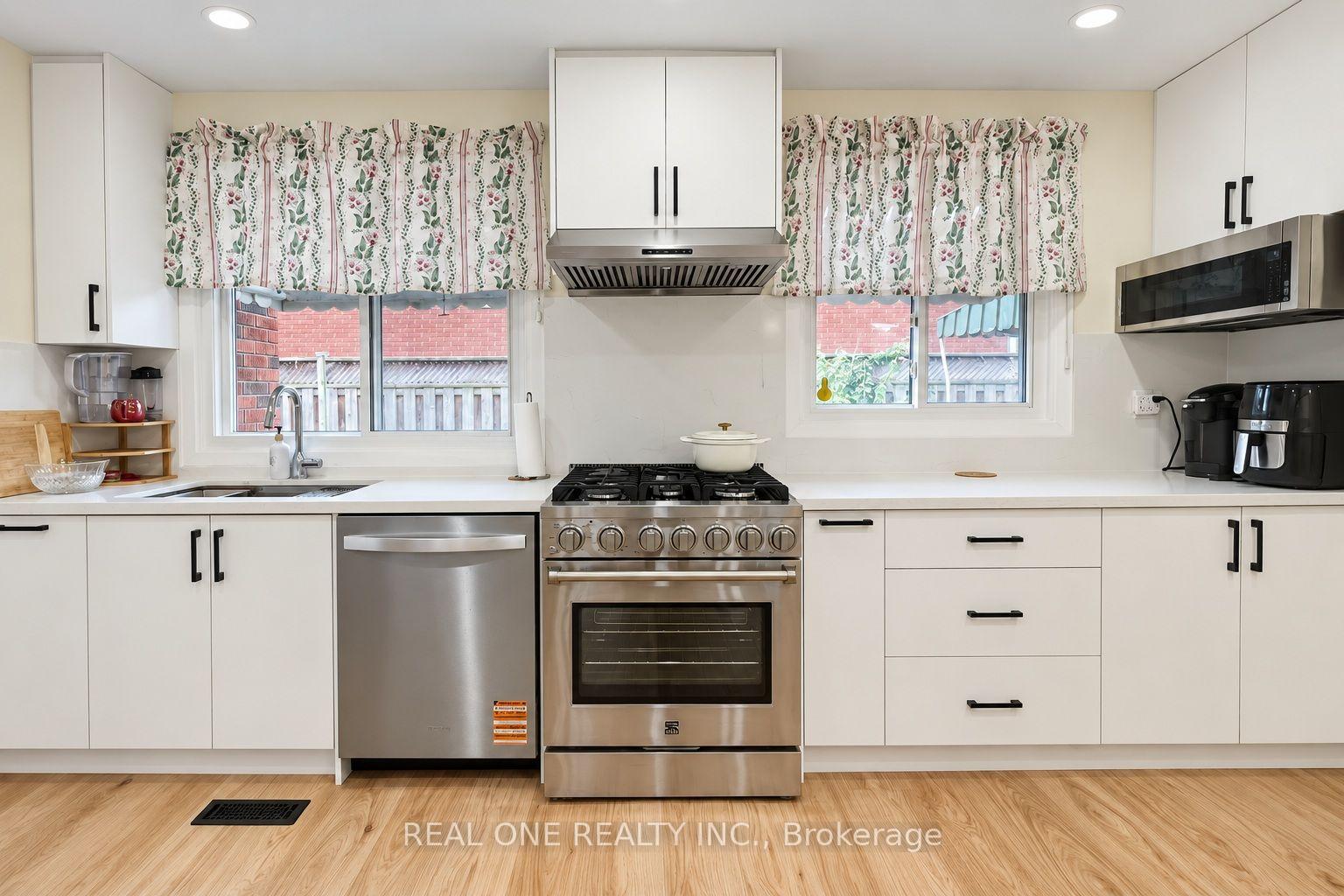 Photo 8 of Unit Upper, 41 Marlowe Drive, Hamilton, Rolston — HOMEH