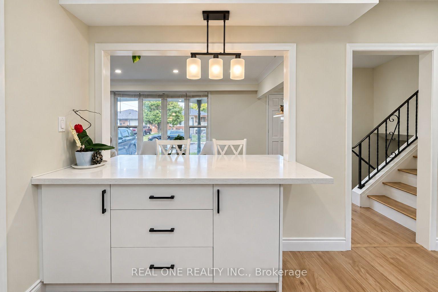 Photo 11 of Unit Upper, 41 Marlowe Drive, Hamilton, Rolston — HOMEH