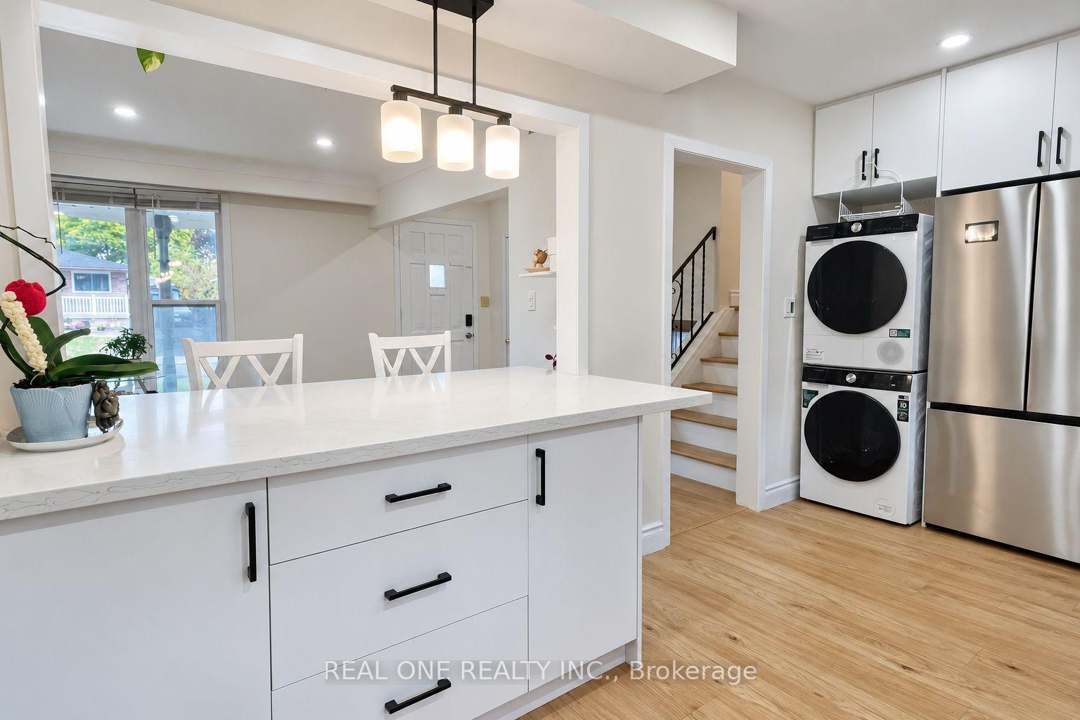 Photo 12 of Unit Upper, 41 Marlowe Drive, Hamilton, Rolston — HOMEH