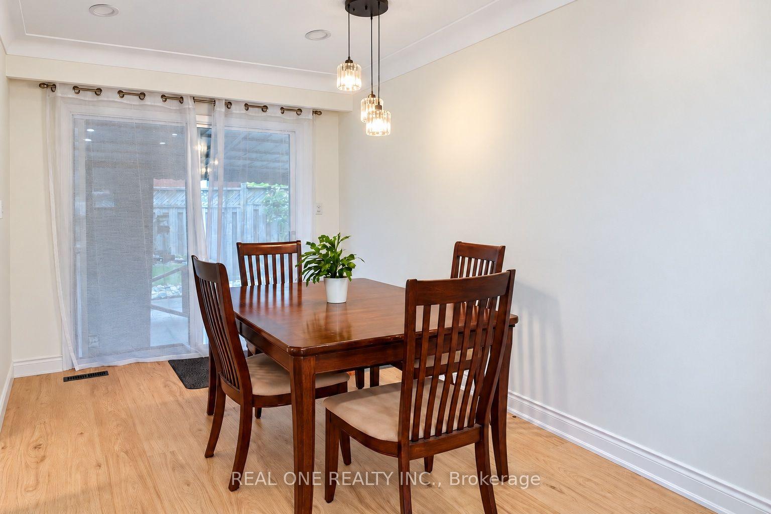 Photo 15 of Unit Upper, 41 Marlowe Drive, Hamilton, Rolston — HOMEH