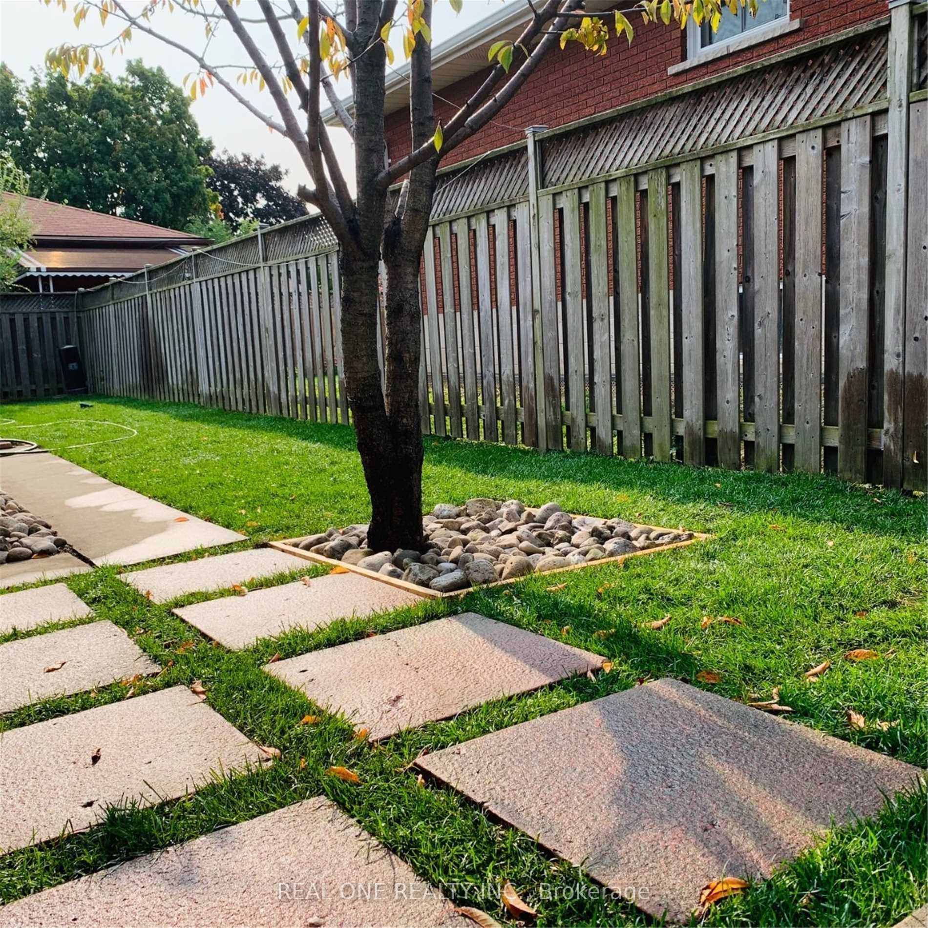 Photo 25 of Unit Upper, 41 Marlowe Drive, Hamilton, Rolston — HOMEH