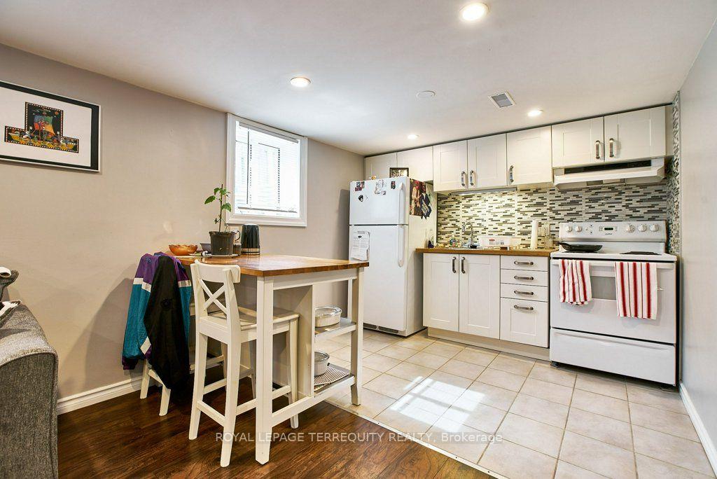 Photo 5 of Unit Lower, 304 Palmerston Avenue, Whitby, Williamsburg — HOMEH