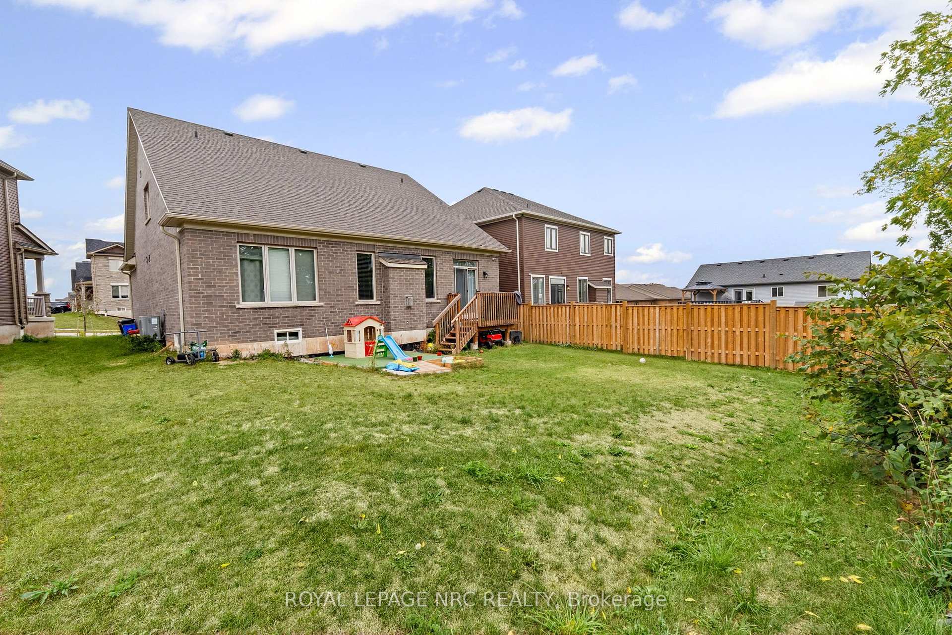 Photo 7 of 10 Oriole Crescent, Port Colborne, Main Street — HOMEH
