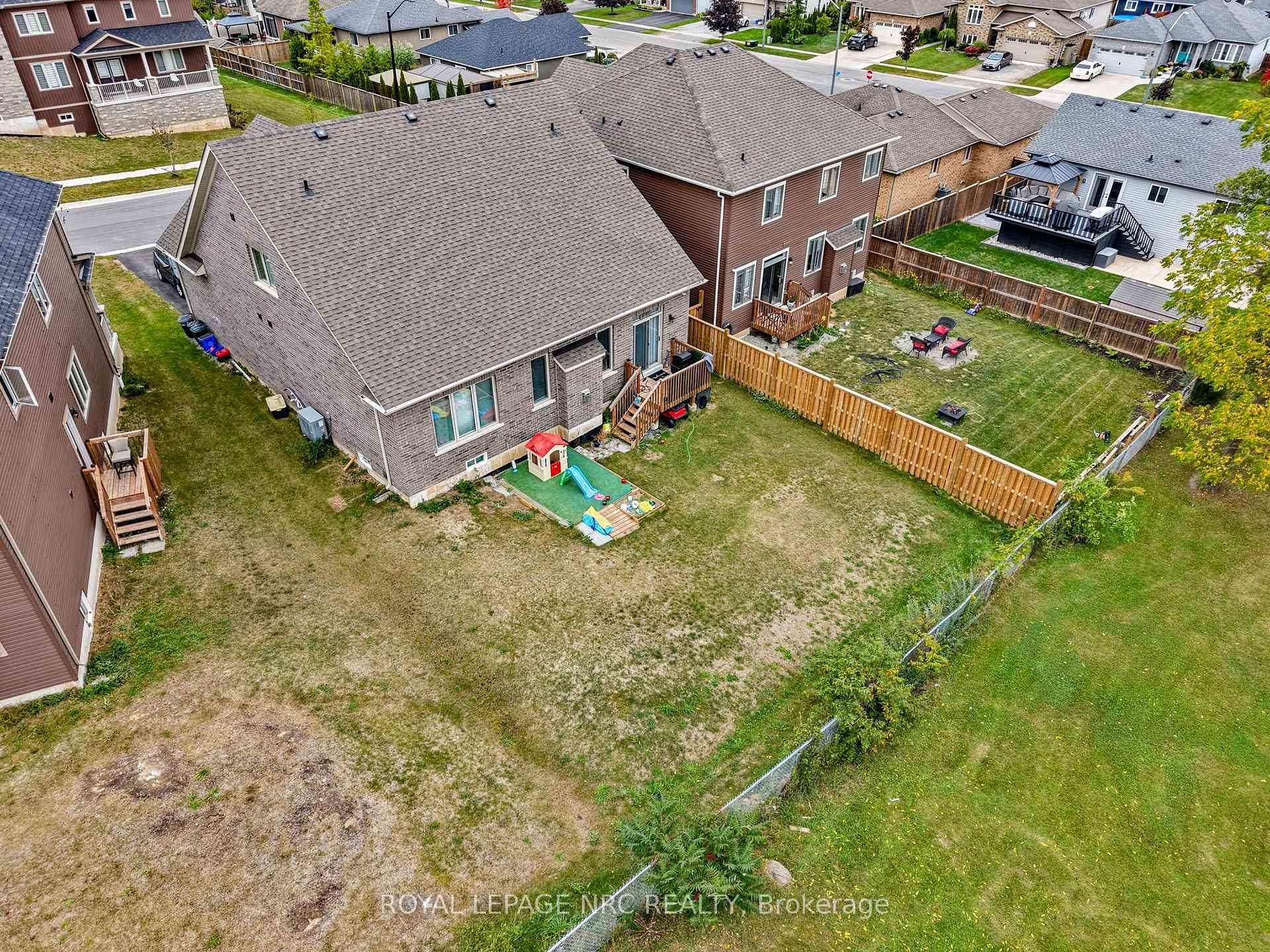 Photo 8 of 10 Oriole Crescent, Port Colborne, Main Street — HOMEH
