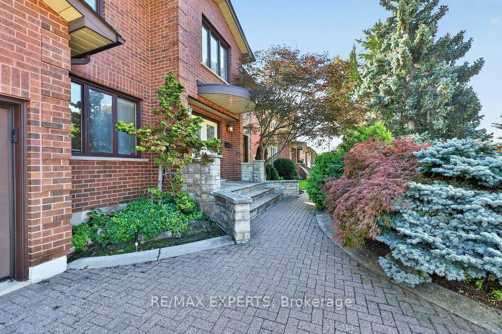 Photo 2 of 96 Benjamin Drive, Vaughan, East Woodbridge — HOMEH