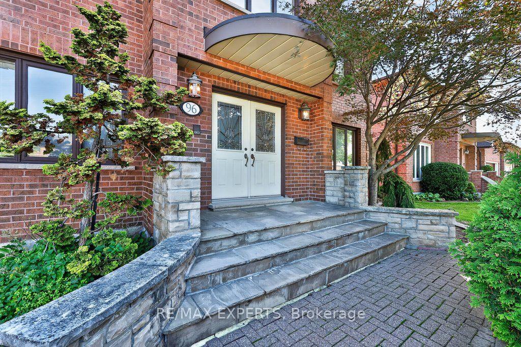 Photo 3 of 96 Benjamin Drive, Vaughan, East Woodbridge — HOMEH