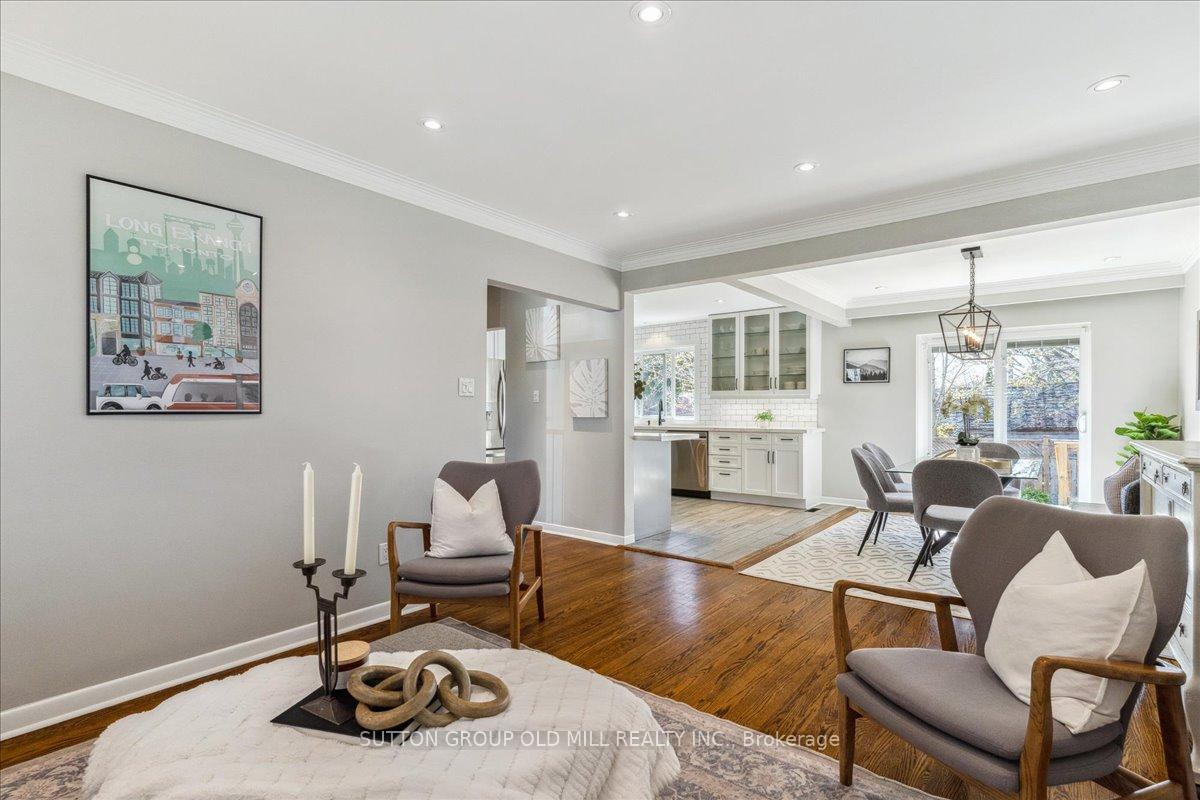 Photo 4 of 2A Elton Crescent, Etobicoke, Long Branch — HOMEH