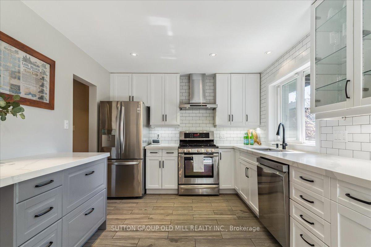 Photo 6 of 2A Elton Crescent, Etobicoke, Long Branch — HOMEH