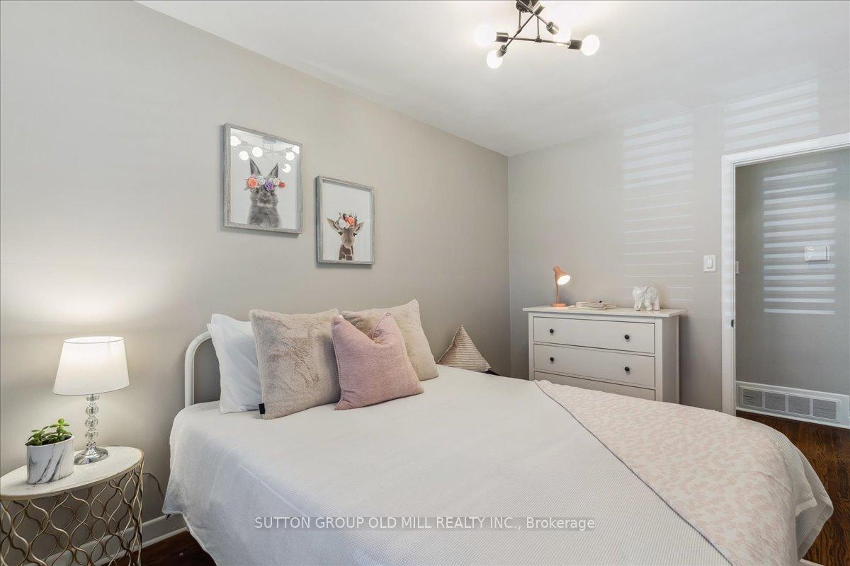 Photo 8 of 2A Elton Crescent, Etobicoke, Long Branch — HOMEH