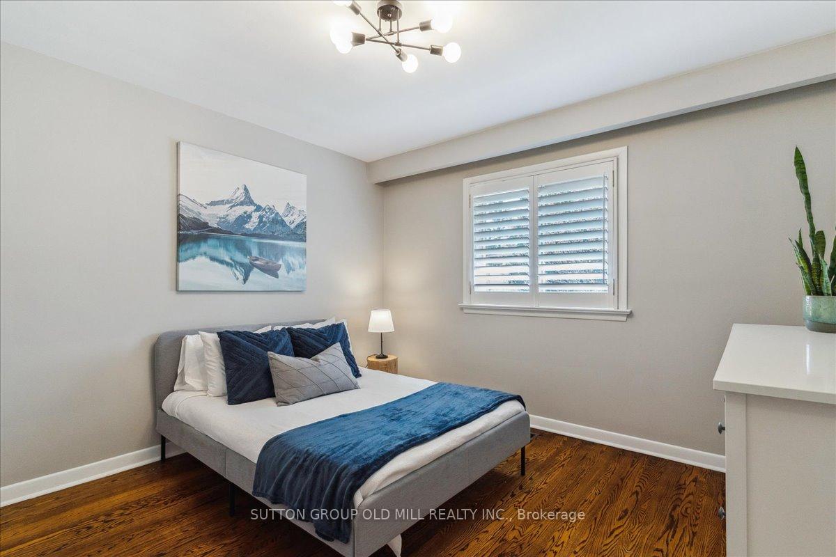 Photo 9 of 2A Elton Crescent, Etobicoke, Long Branch — HOMEH