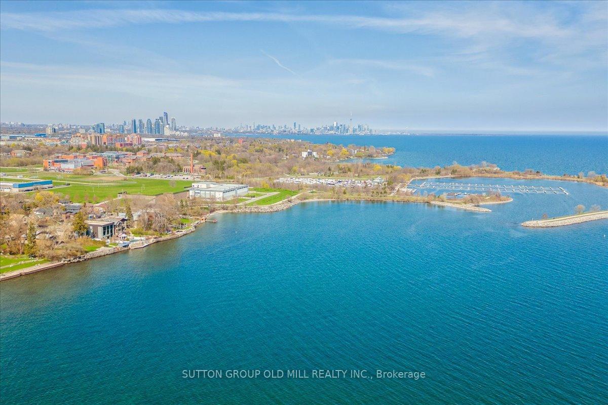 Photo 18 of 2A Elton Crescent, Etobicoke, Long Branch — HOMEH