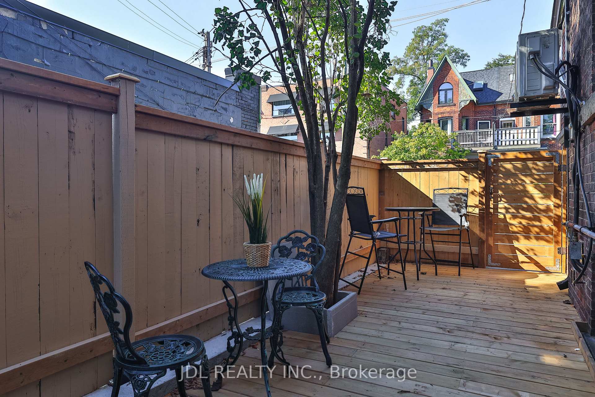 Photo 3 of 5 Sorauren Avenue, Toronto, Roncesvalles — HOMEH
