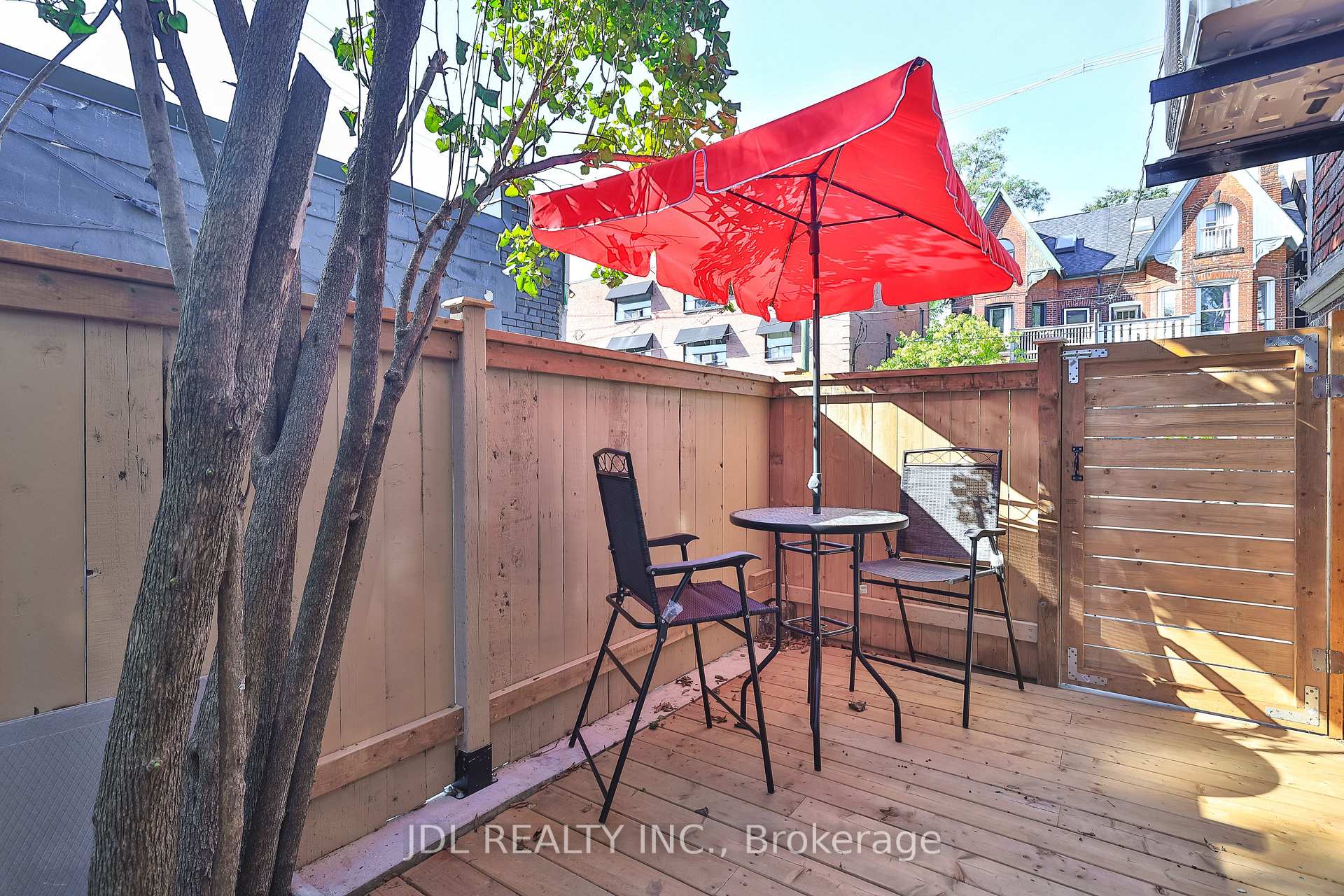 Photo 4 of 5 Sorauren Avenue, Toronto, Roncesvalles — HOMEH