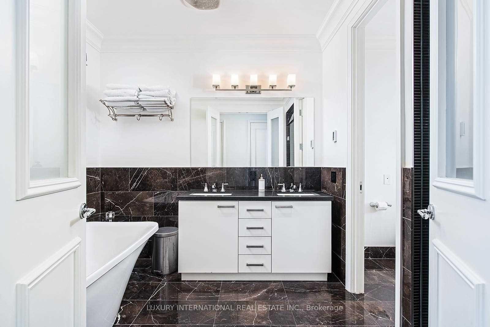 Photo 14 of Unit 4404, 311 Bay Street, Toronto, Bay Street Corridor — HOMEH
