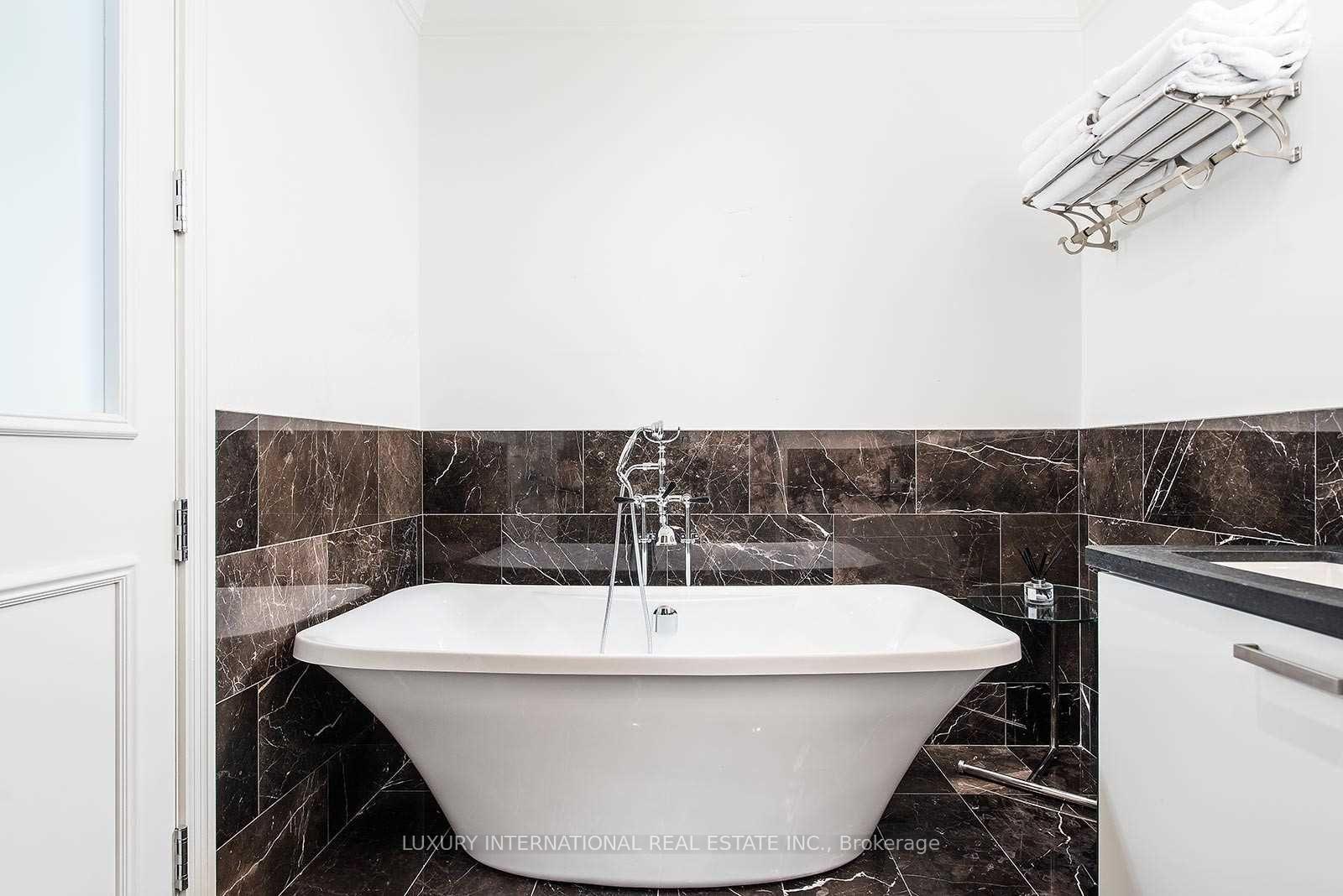 Photo 15 of Unit 4404, 311 Bay Street, Toronto, Bay Street Corridor — HOMEH
