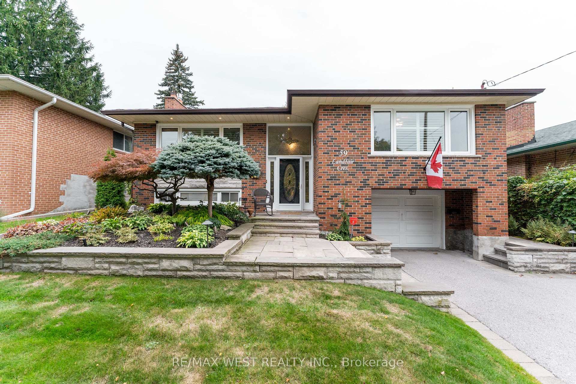 Photo 1 of 59 Landfair Crescent, Scarborough, Woburn — HOMEH