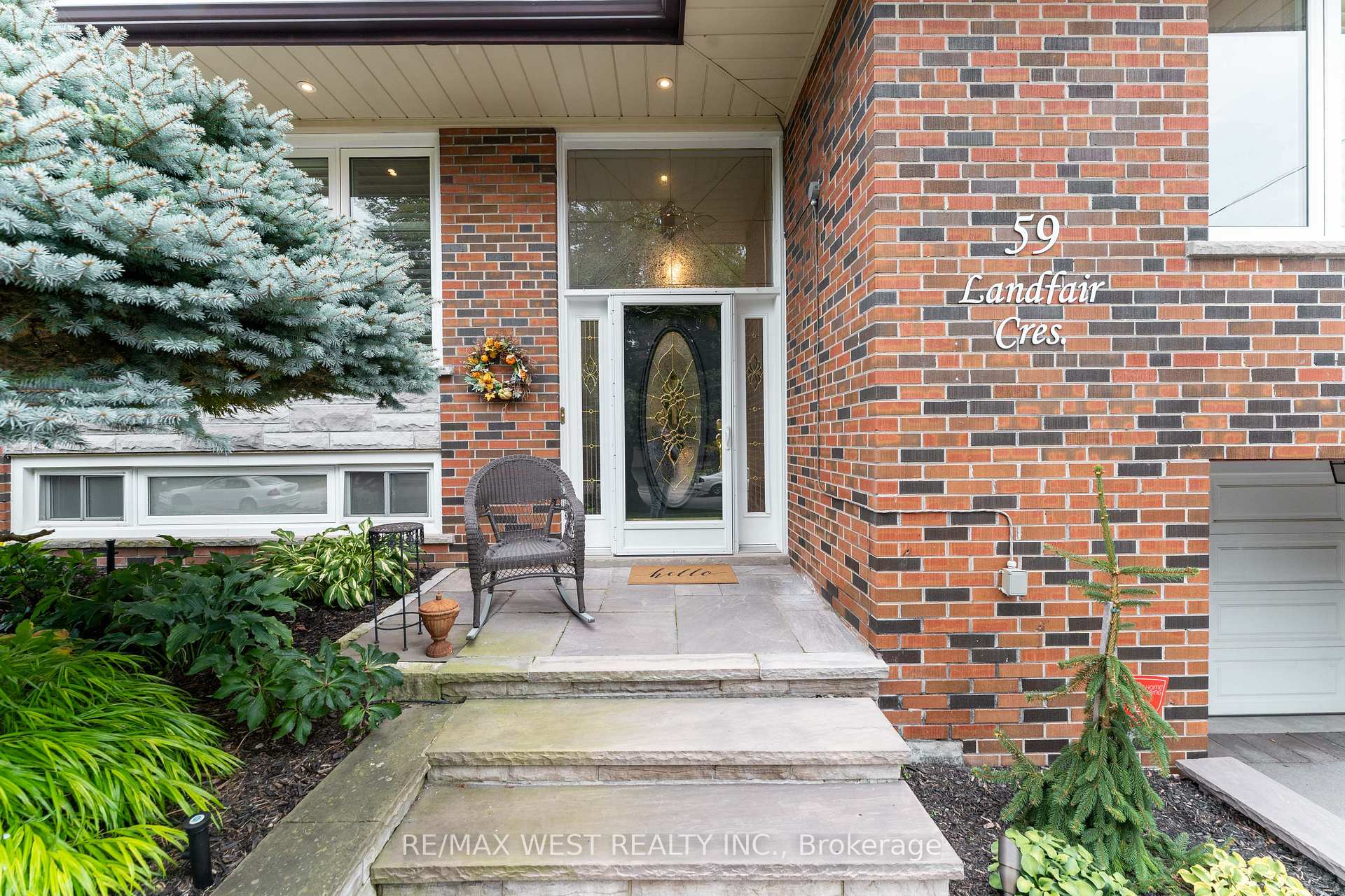 Photo 4 of 59 Landfair Crescent, Scarborough, Woburn — HOMEH