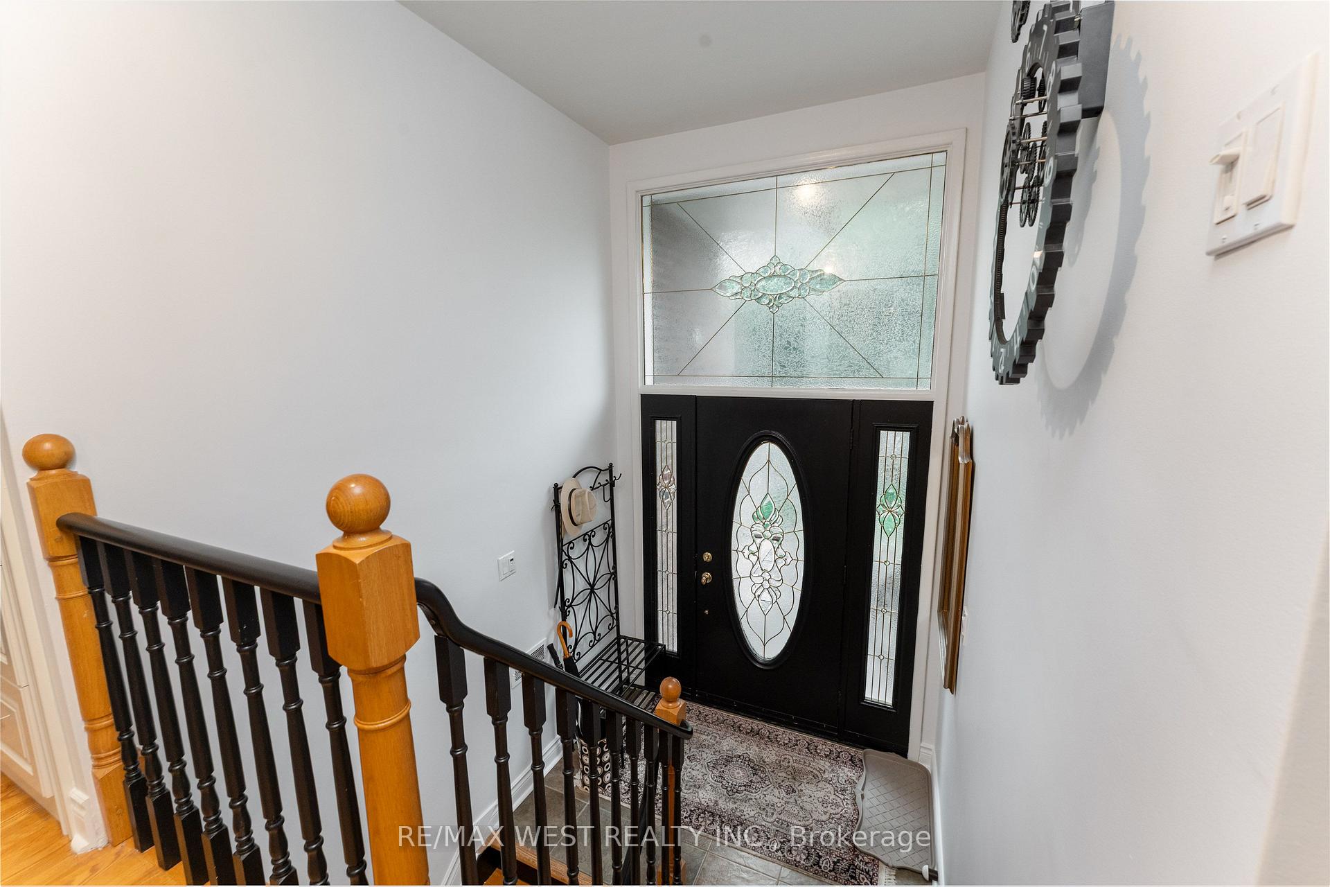 Photo 5 of 59 Landfair Crescent, Scarborough, Woburn — HOMEH