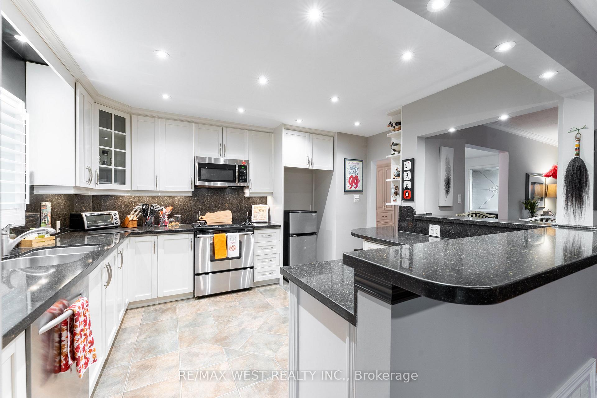 Photo 17 of 59 Landfair Crescent, Scarborough, Woburn — HOMEH