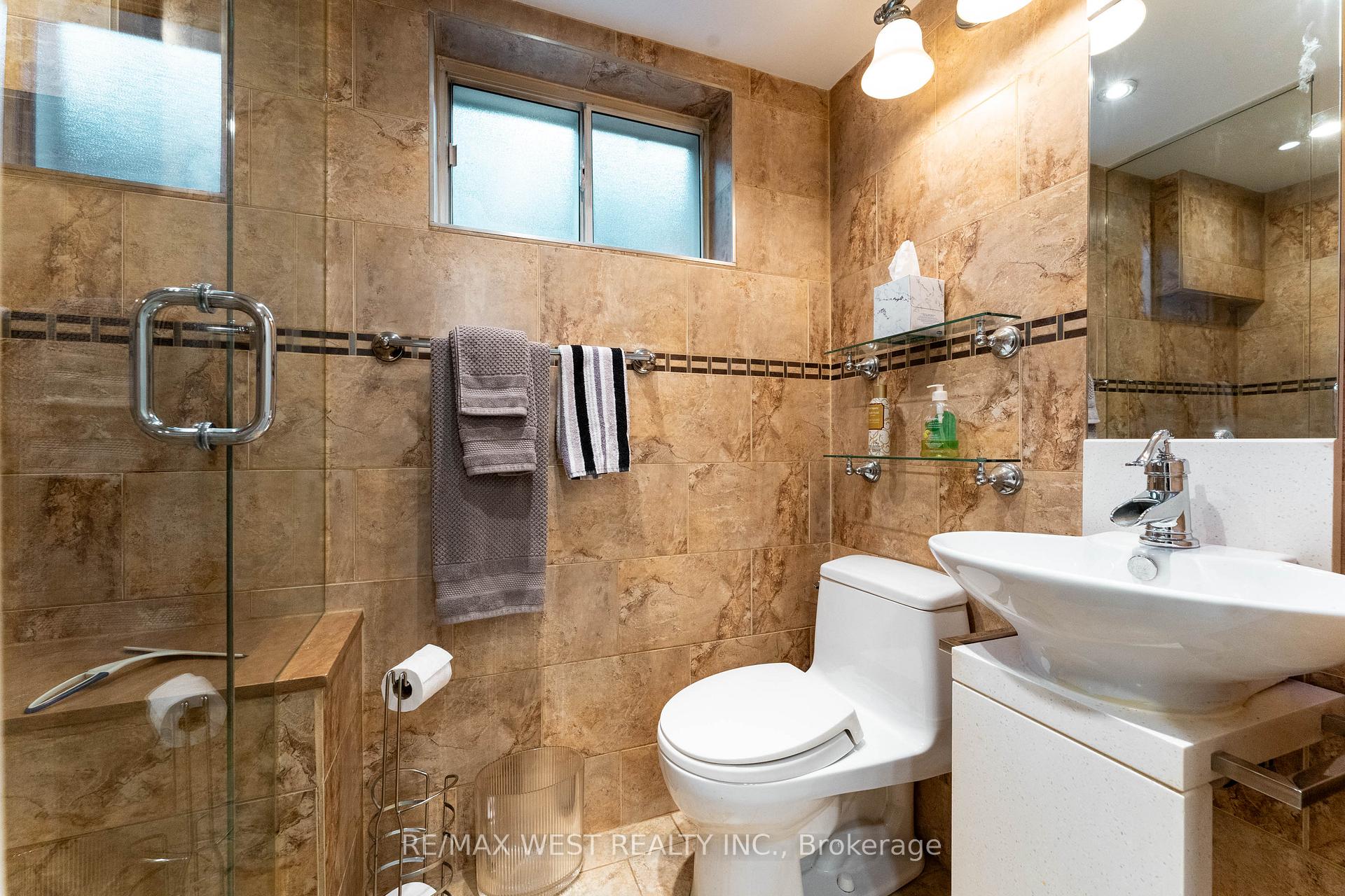 Photo 25 of 59 Landfair Crescent, Scarborough, Woburn — HOMEH
