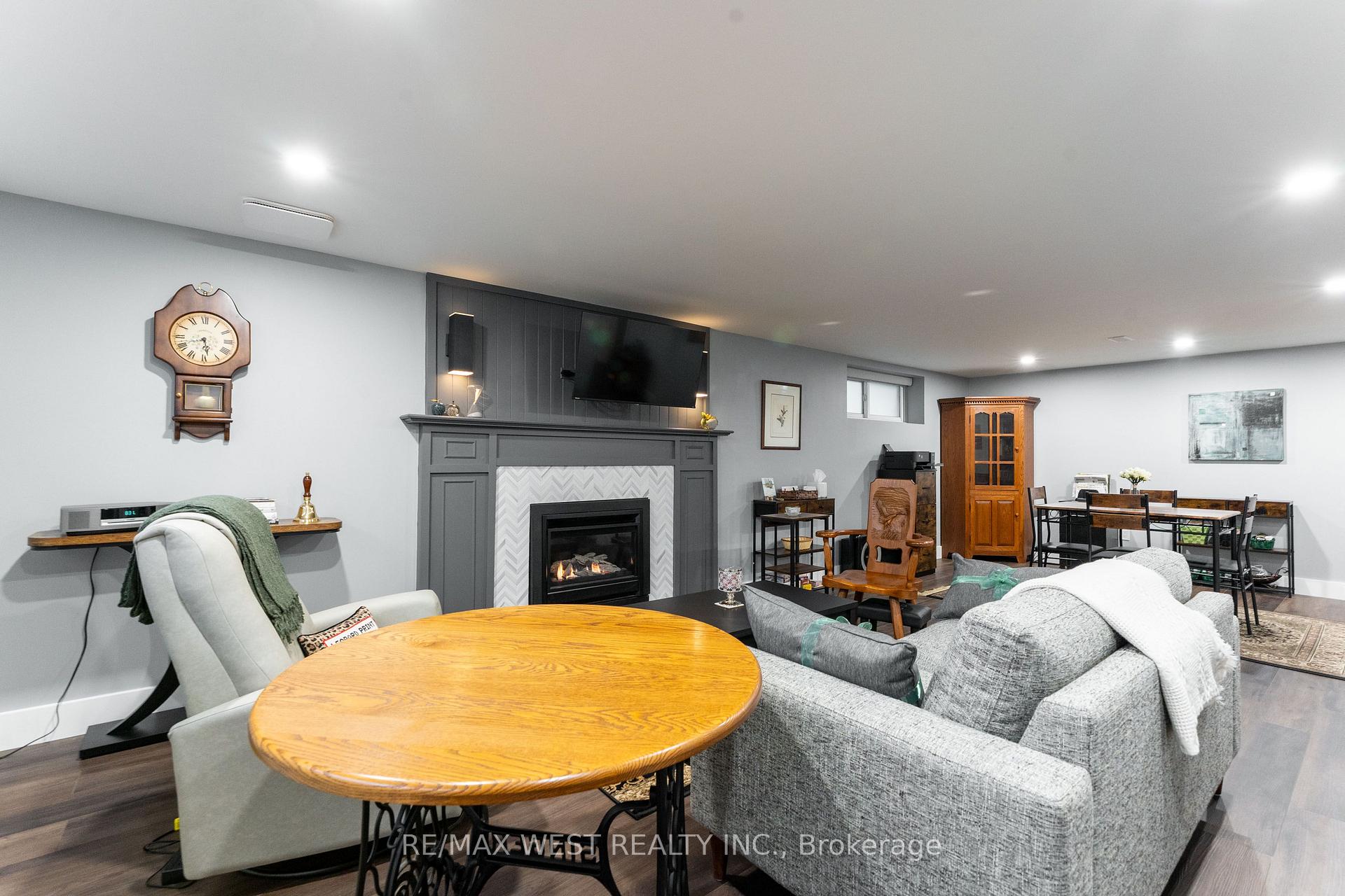 Photo 34 of 59 Landfair Crescent, Scarborough, Woburn — HOMEH