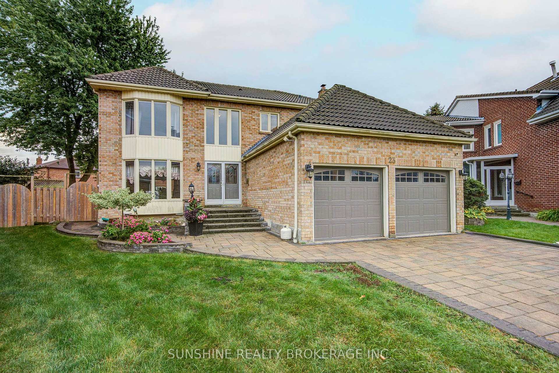 Photo 2 of 23 Parsborough Court, Scarborough, Rouge — HOMEH
