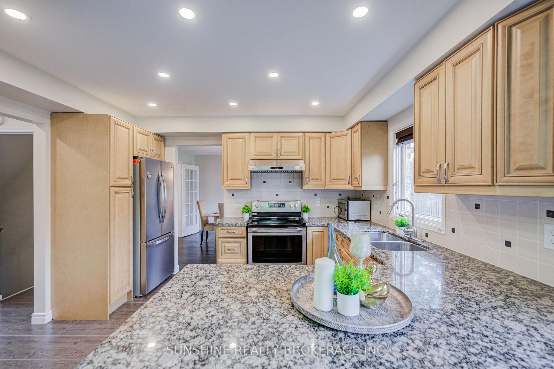 Photo 10 of 23 Parsborough Court, Scarborough, Rouge — HOMEH