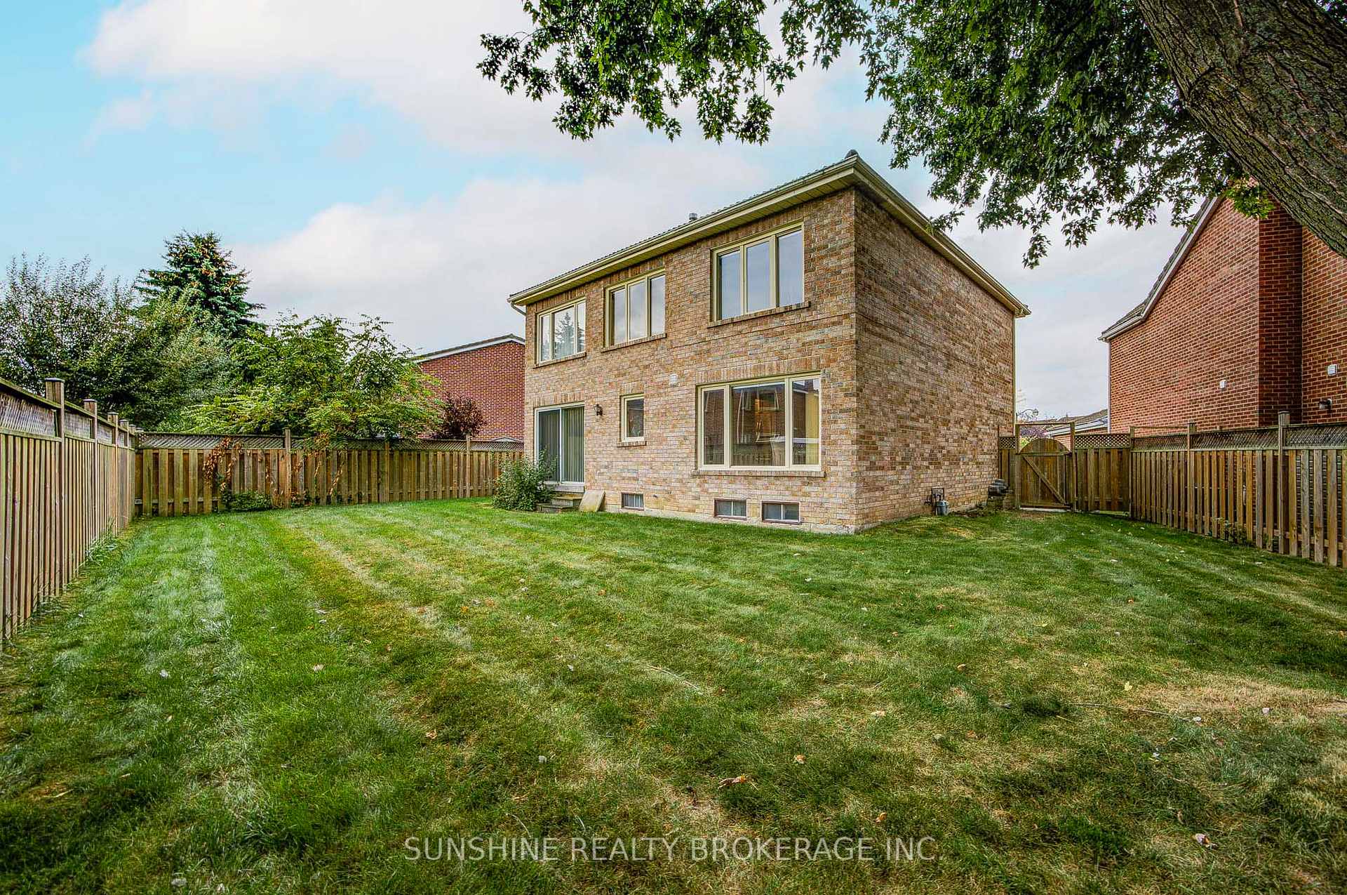 Photo 36 of 23 Parsborough Court, Scarborough, Rouge — HOMEH
