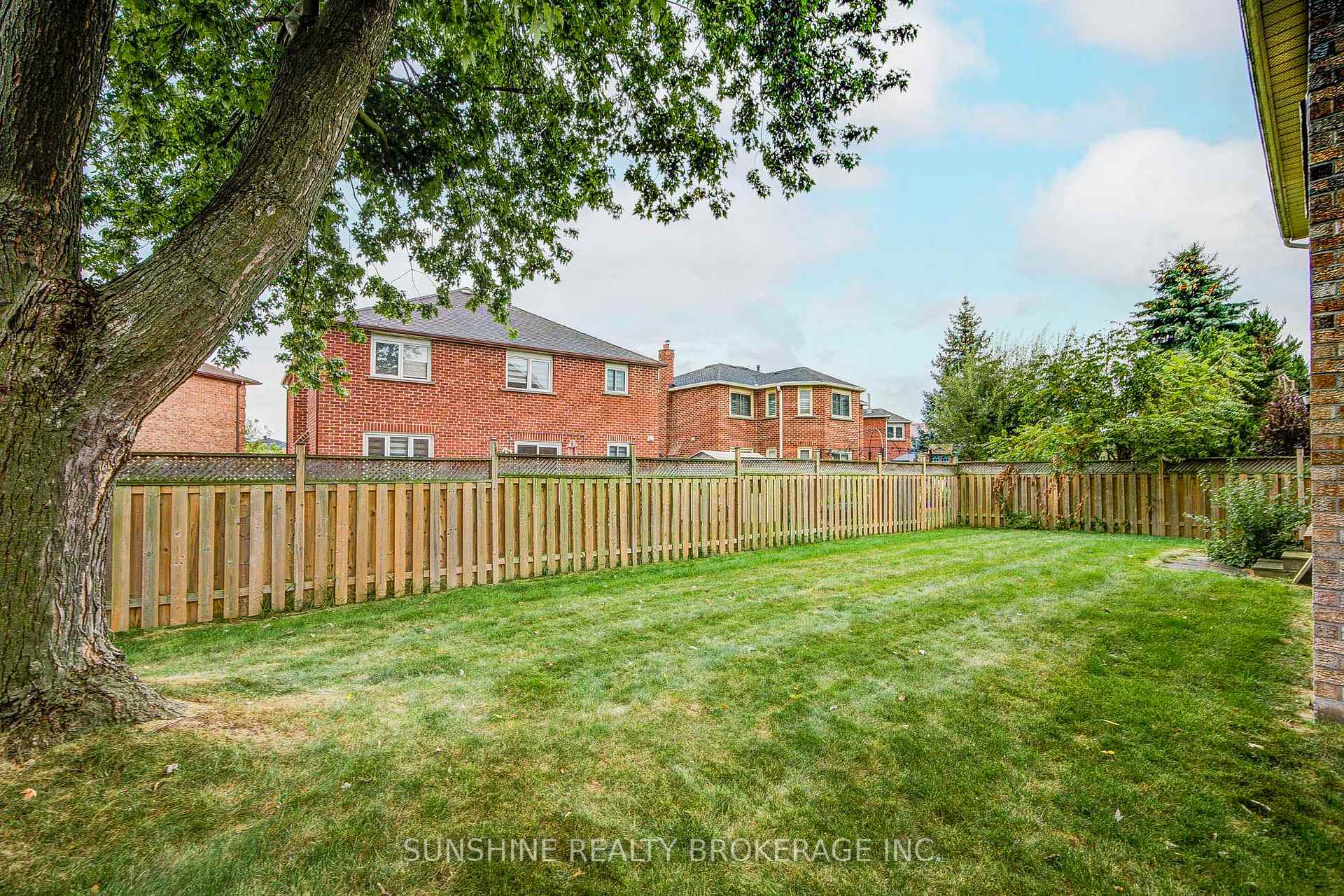 Photo 37 of 23 Parsborough Court, Scarborough, Rouge — HOMEH