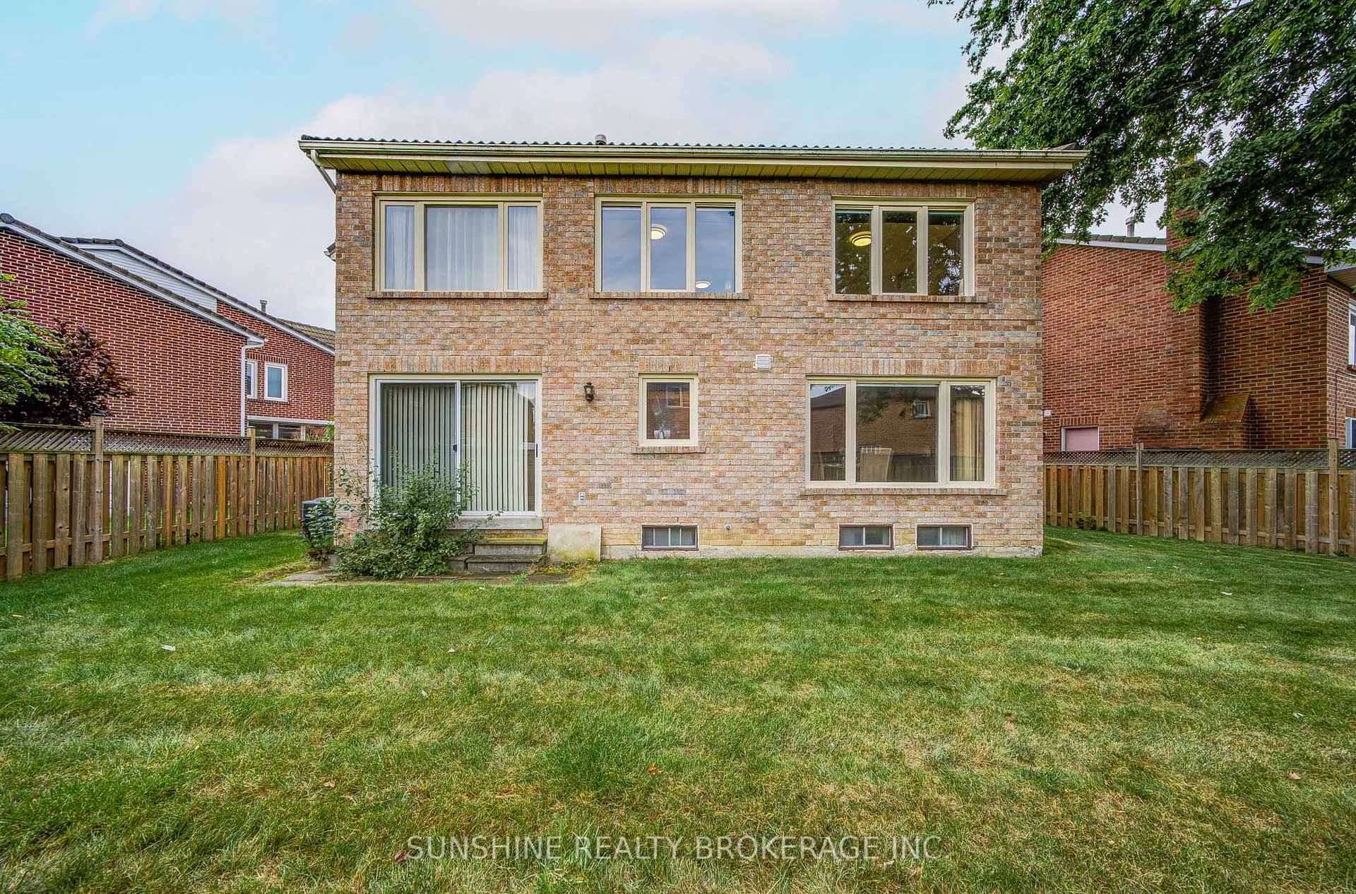 Photo 38 of 23 Parsborough Court, Scarborough, Rouge — HOMEH