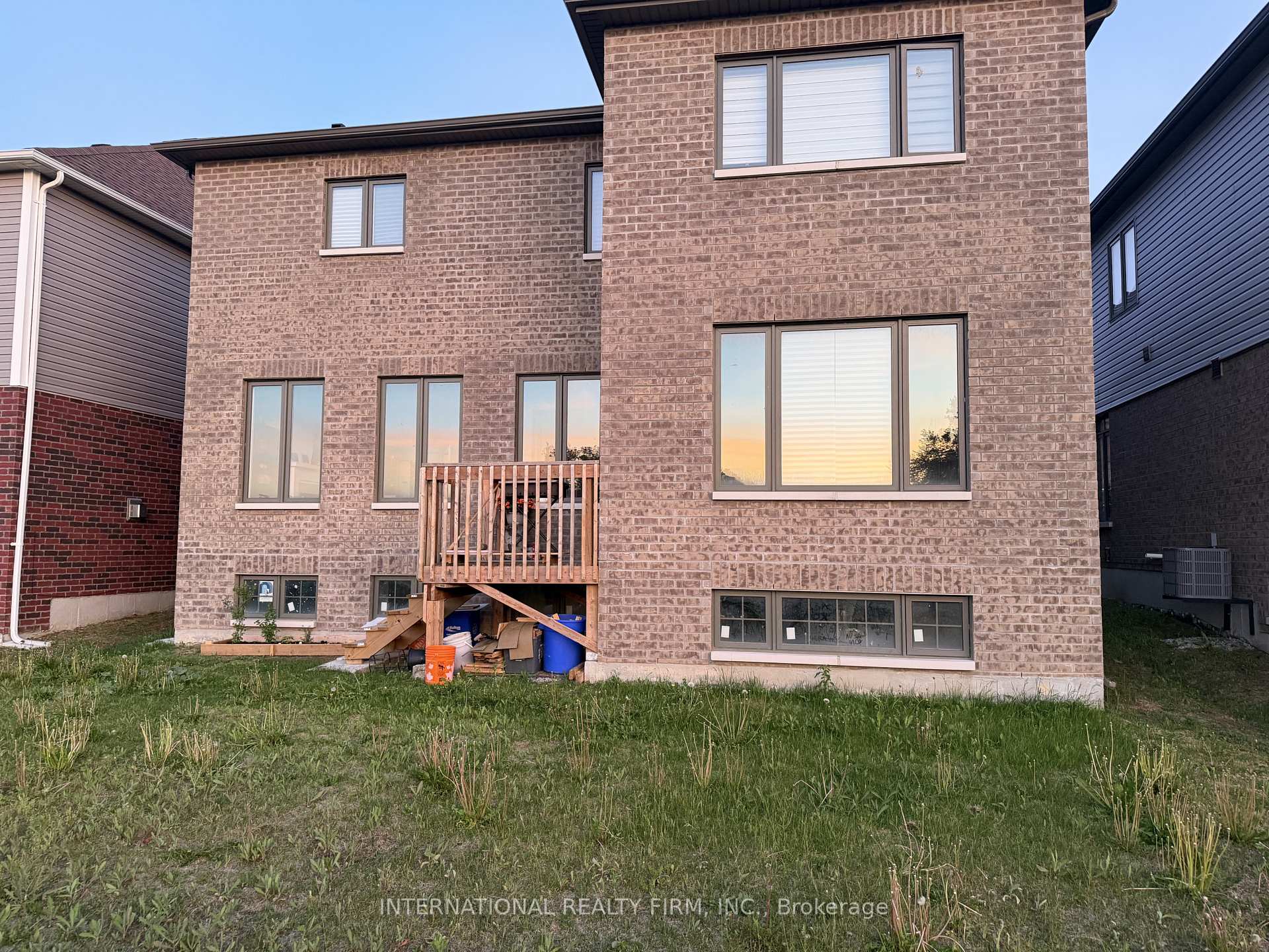 Photo 2 of 103 Nottingham Road, Barrie, Rural Barrie Southeast — HOMEH